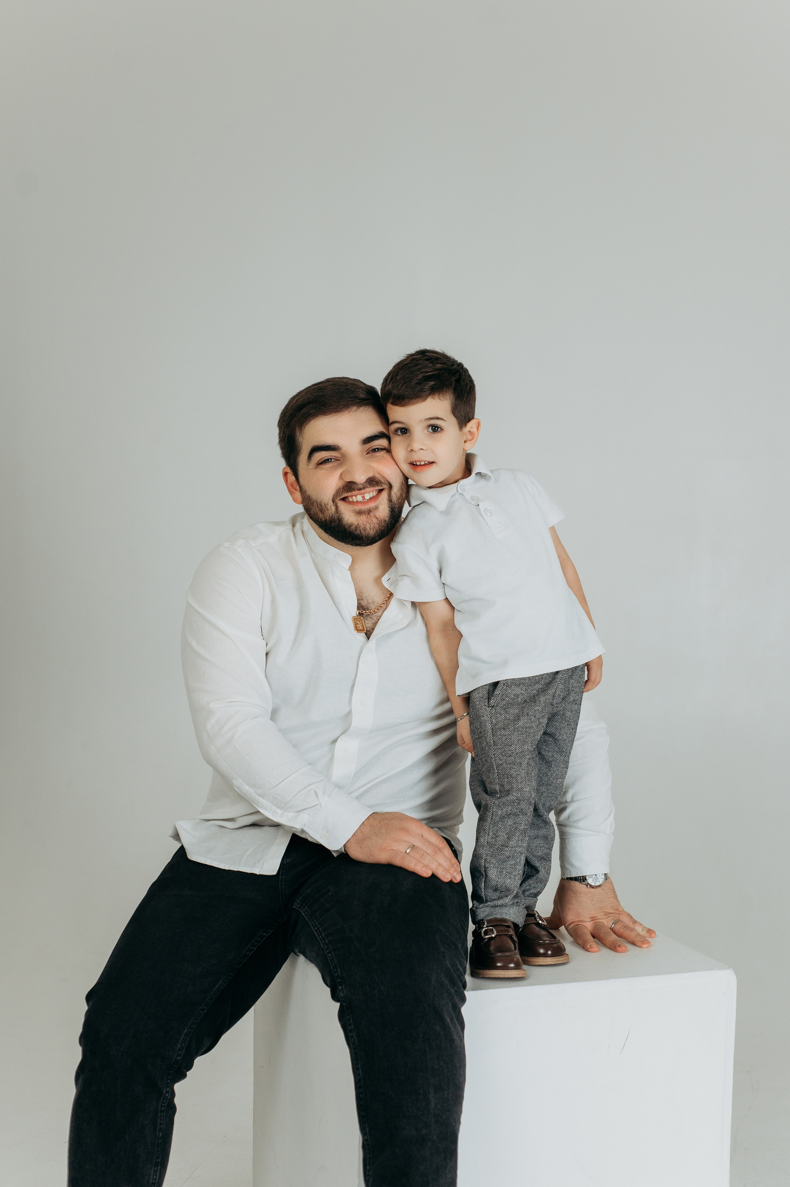 Семейная фотосессия на циклораме. Семейный и свадебный фотограф в Санкт-Петербурге Юлия Мельникова