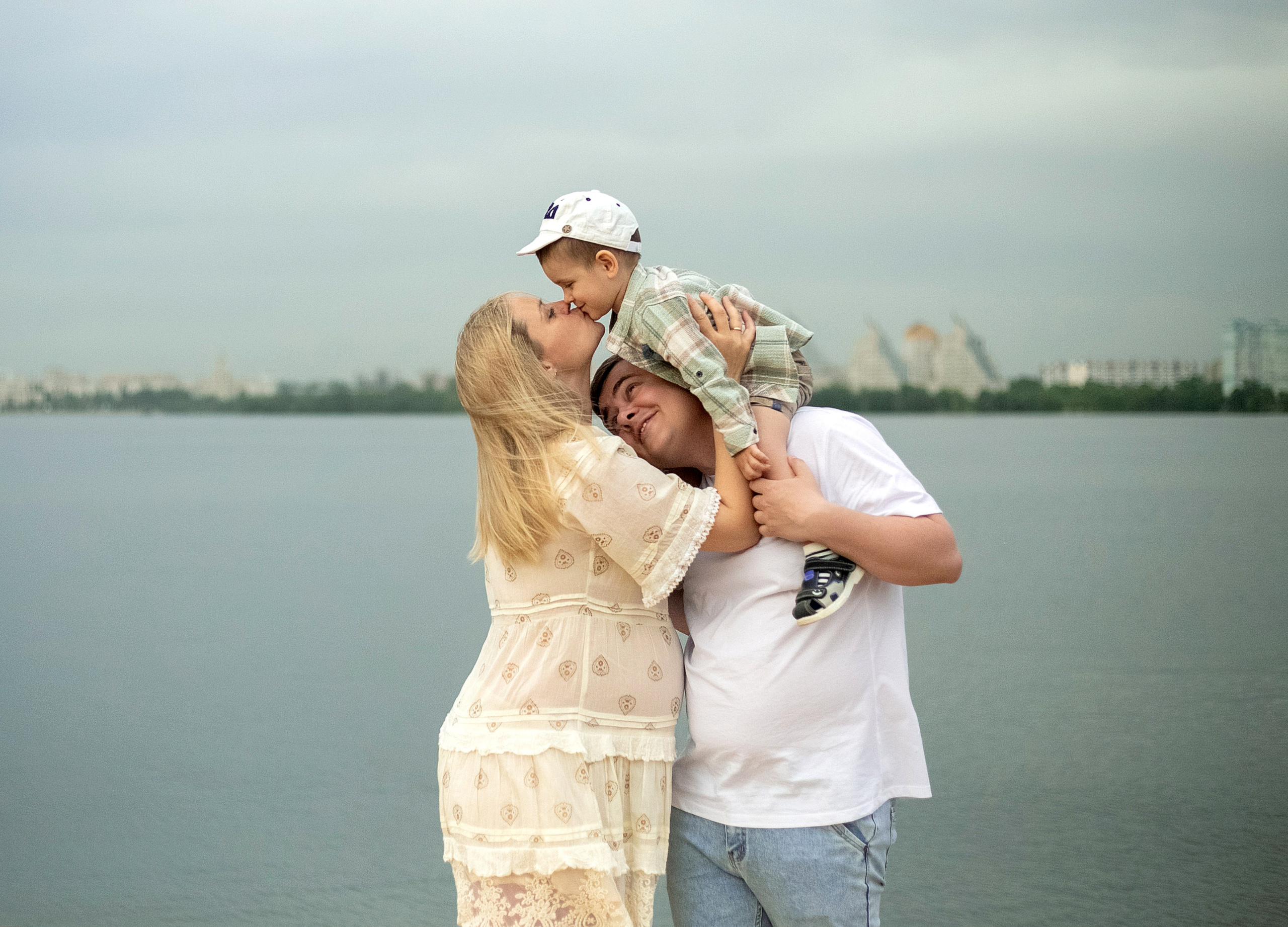 Семейная фотосессия — прогулка по набережной. Вера Соколова фотограф Воронеж