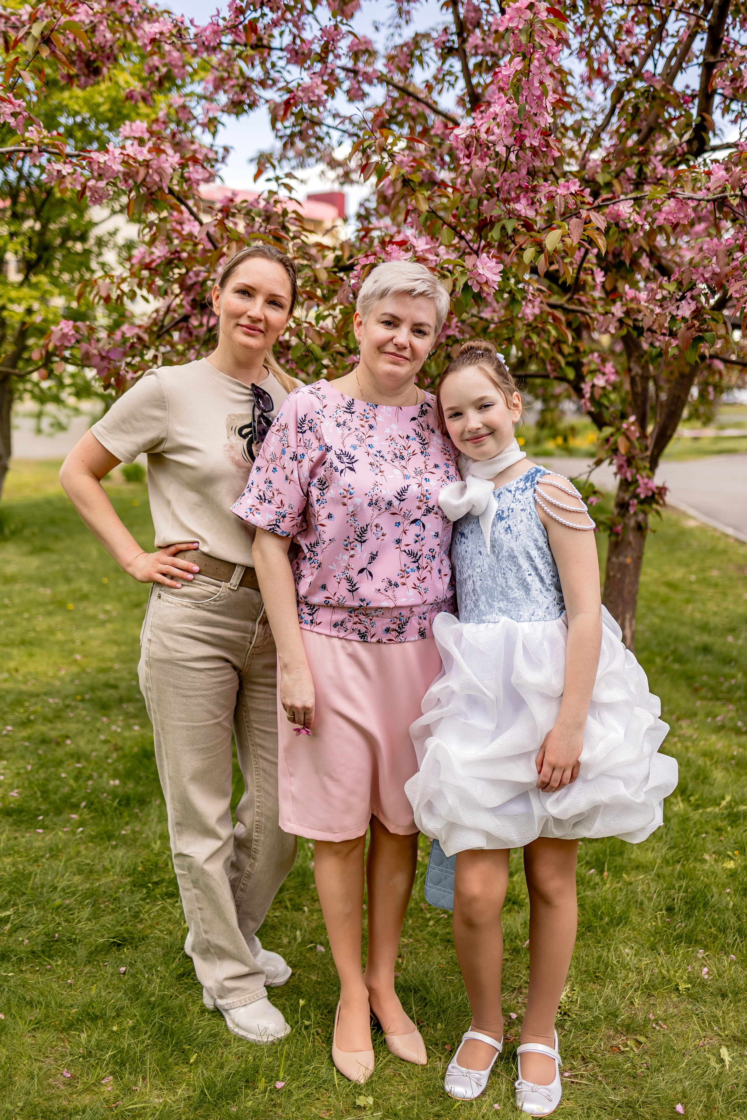 Выпускной в начальной школе на улице. Фотограф и видеограф Москва. Свадебный фотограф, видеограф. Выпускные альбомы. Оживающие альбомы