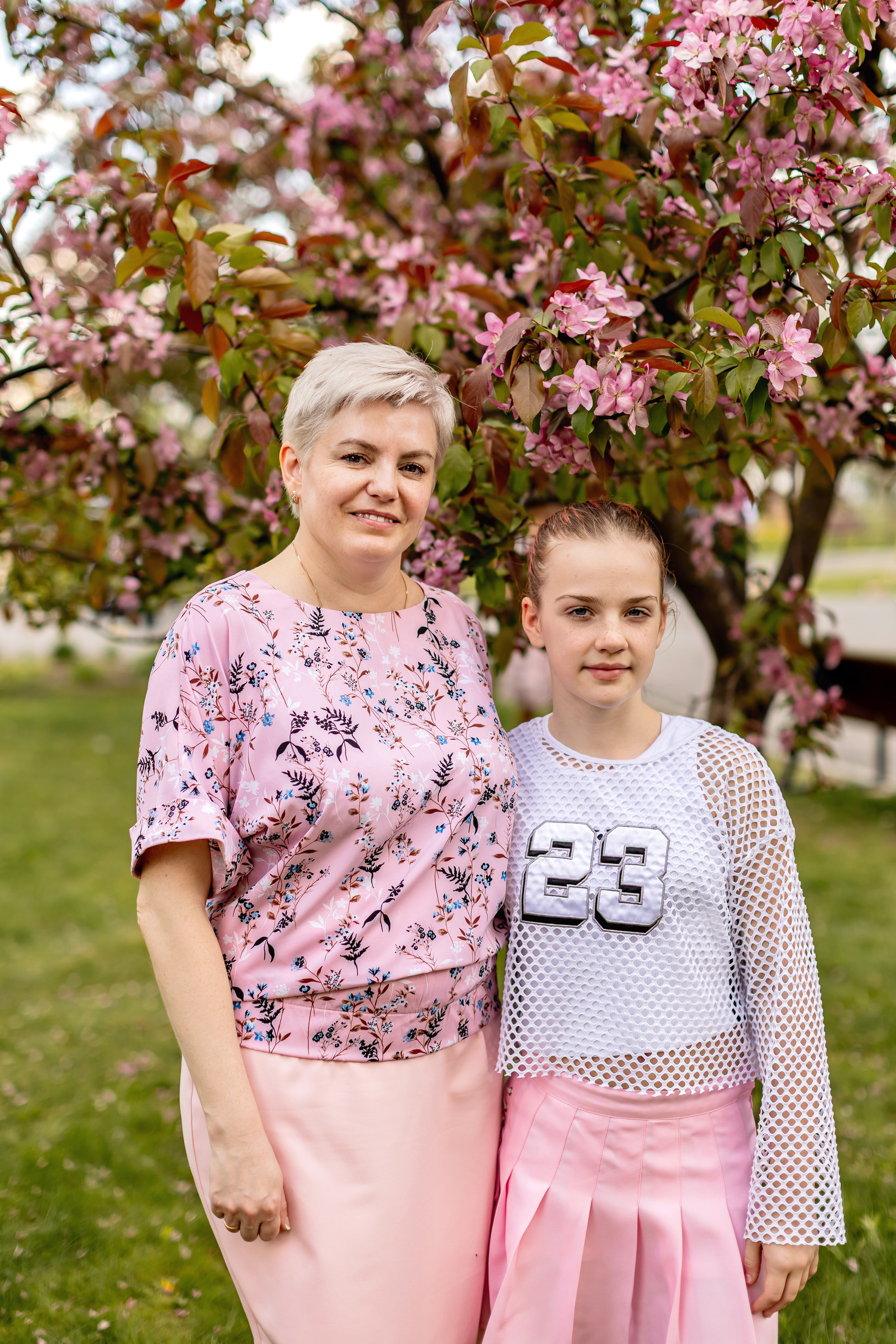 Выпускной в начальной школе на улице. Фотограф и видеограф Москва. Свадебный фотограф, видеограф. Выпускные альбомы. Оживающие альбомы