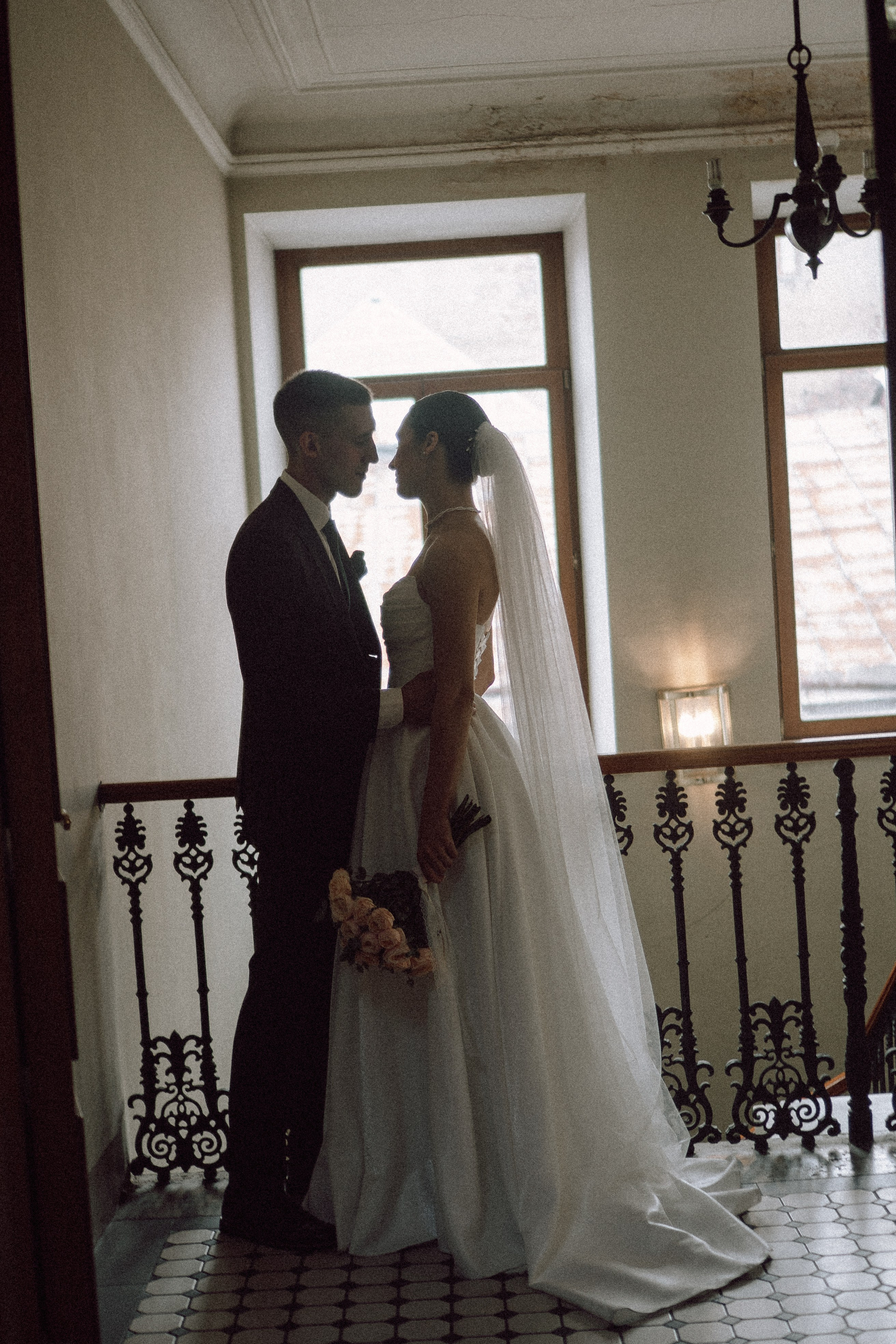 СВАДЕБНАЯ ПРОГУЛКА В САНТК-ПЕТЕРБУРГЕ (ИСАКИЕВСКИЙ СОБОР, ЗИМНЯЯ КАНАВКА, ЭРМИТАЖ И БОЛЬШАЯ МОРСКАЯ УЛИЦА). Профессиональный фотограф, Санкт-Петербург — Виктория Богомолова