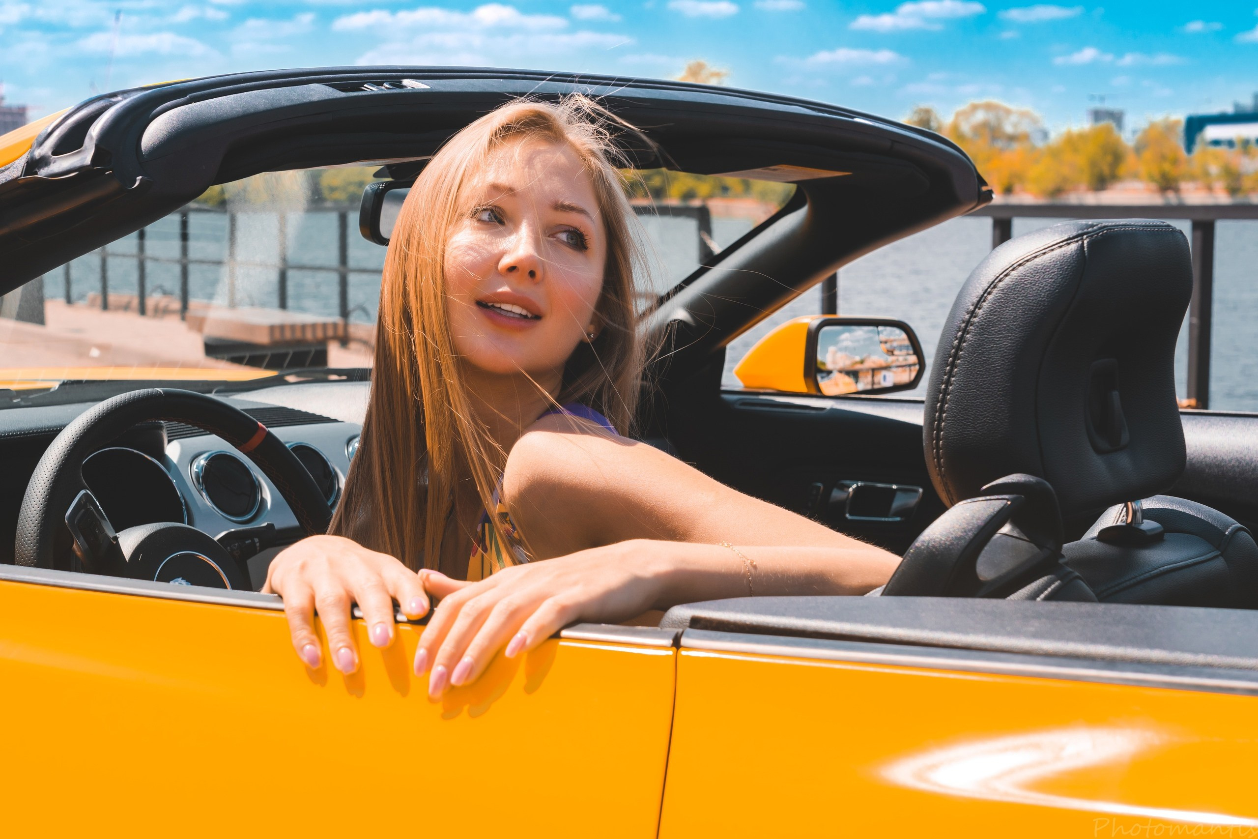 Девушки с авто. Photomantis