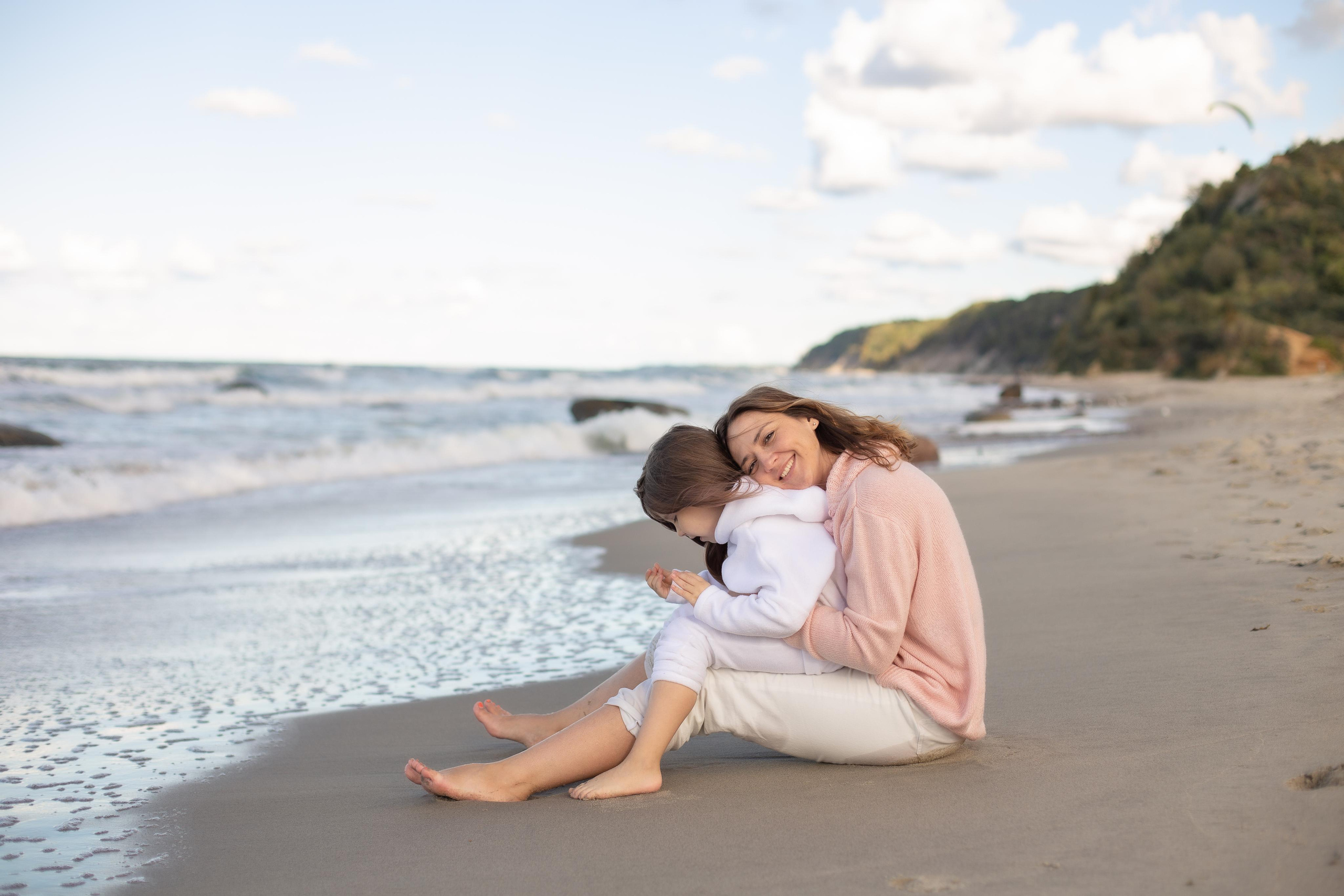 Софа и Элина. Море. Фотограф в Калининграде Решетникова Алина
