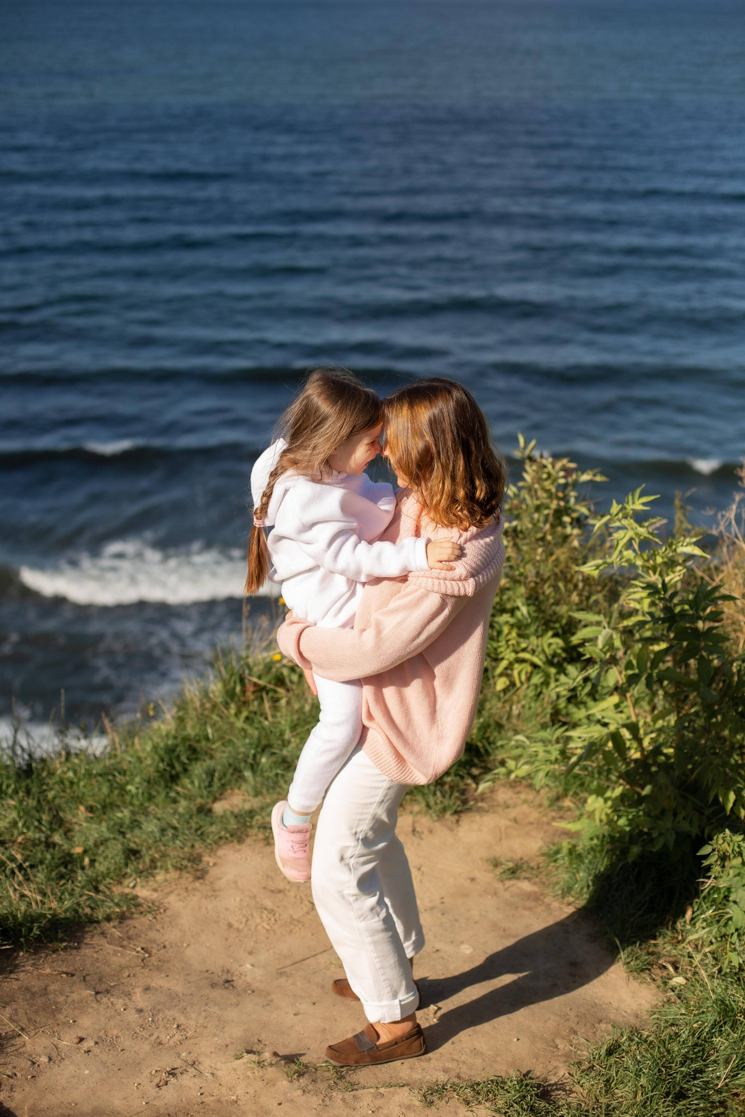 Софа и Элина. Море. Фотограф в Калининграде Решетникова Алина