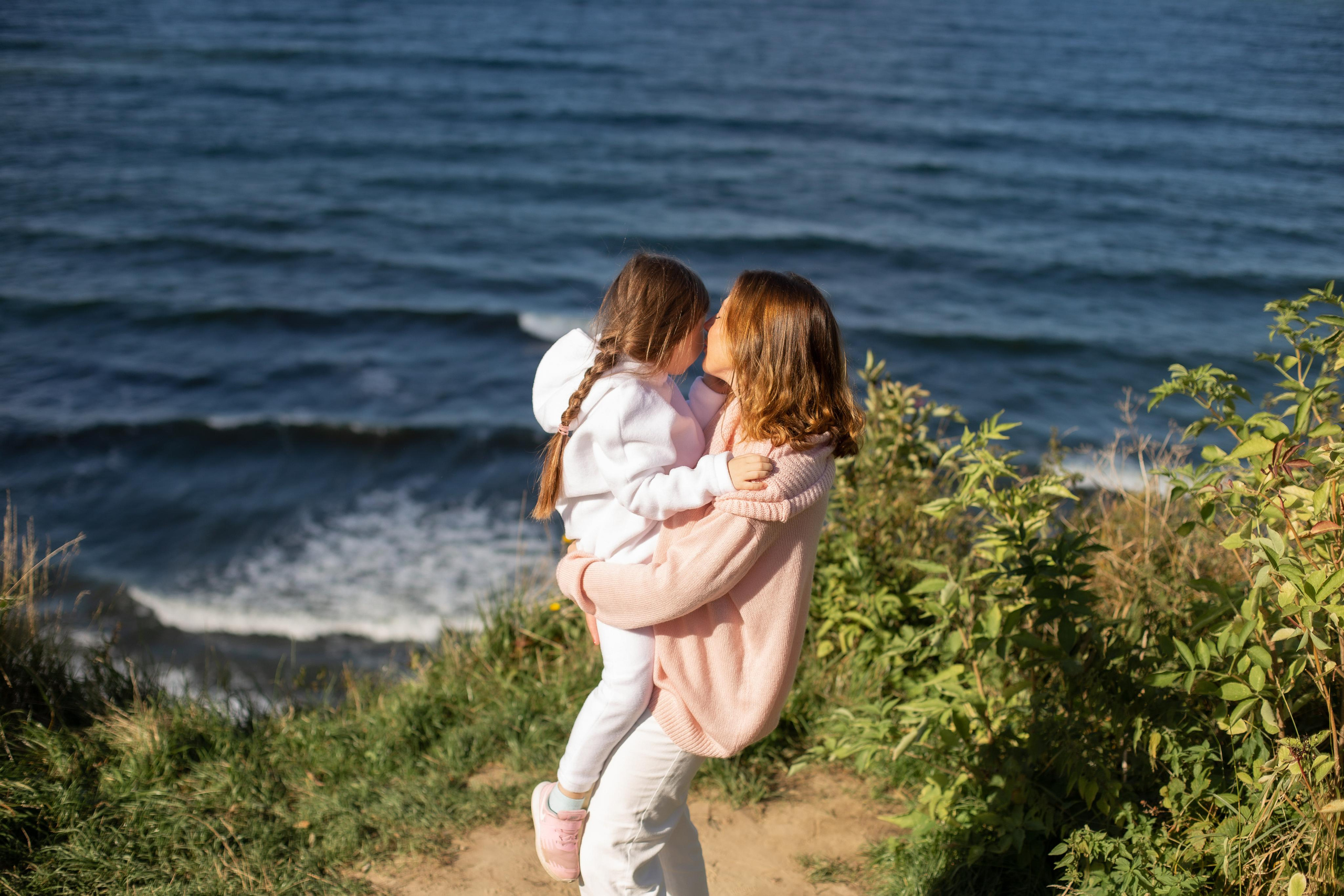 Софа и Элина. Море. Фотограф в Калининграде Решетникова Алина