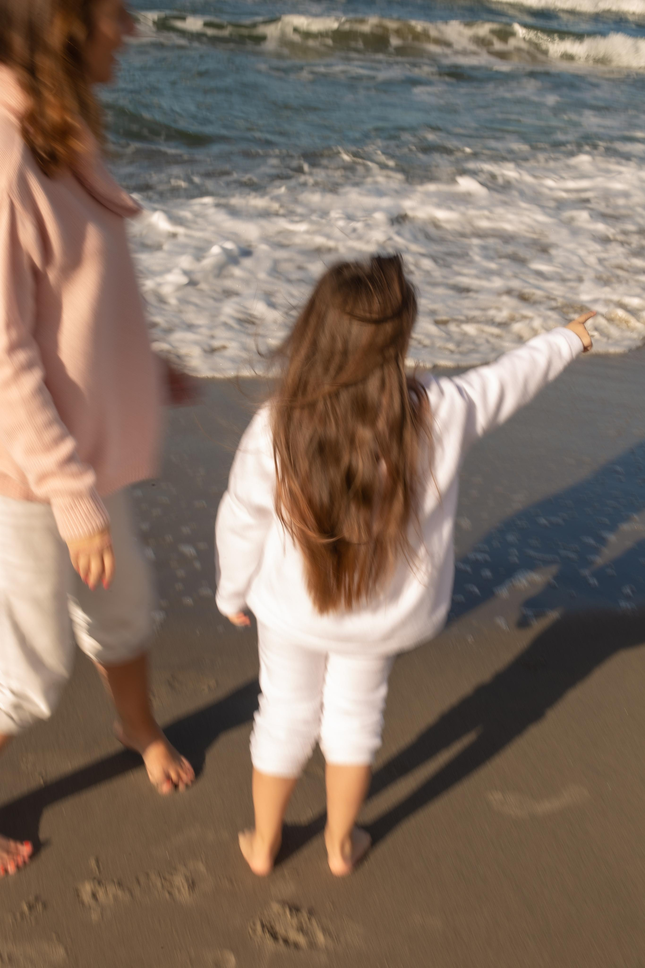 Софа и Элина. Море. Фотограф в Калининграде Решетникова Алина