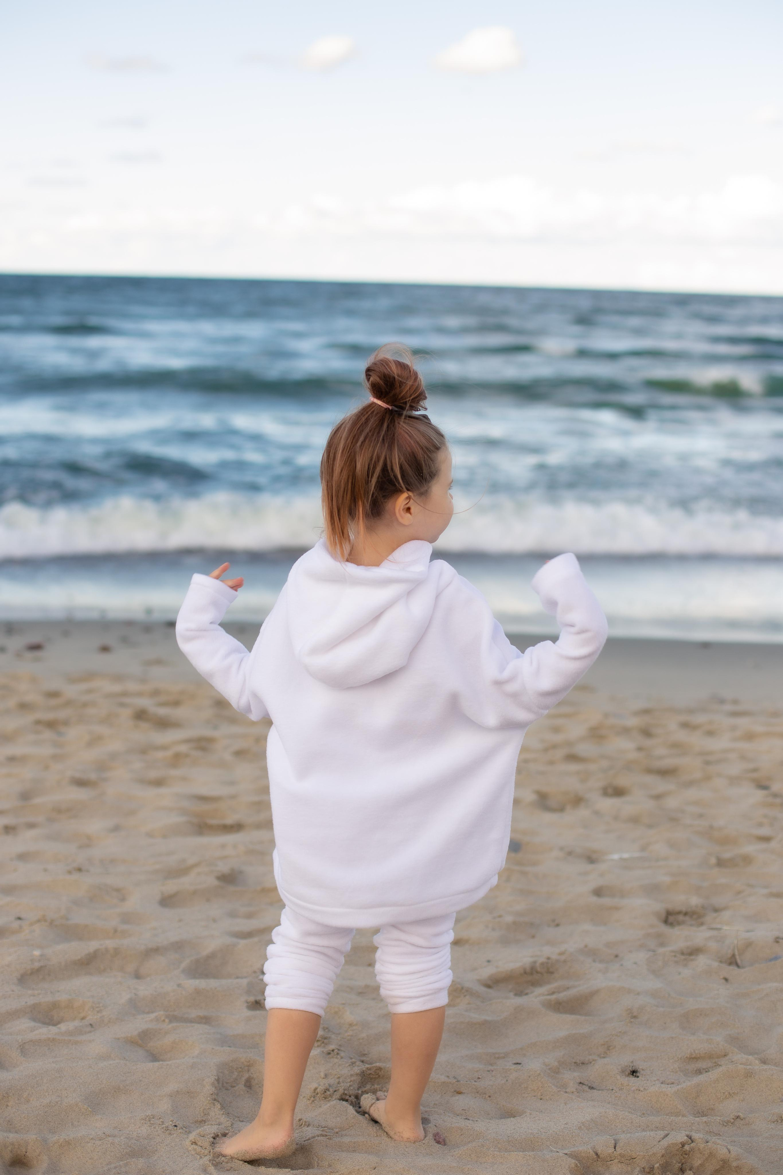 Софа и Элина. Море. Фотограф в Калининграде Решетникова Алина