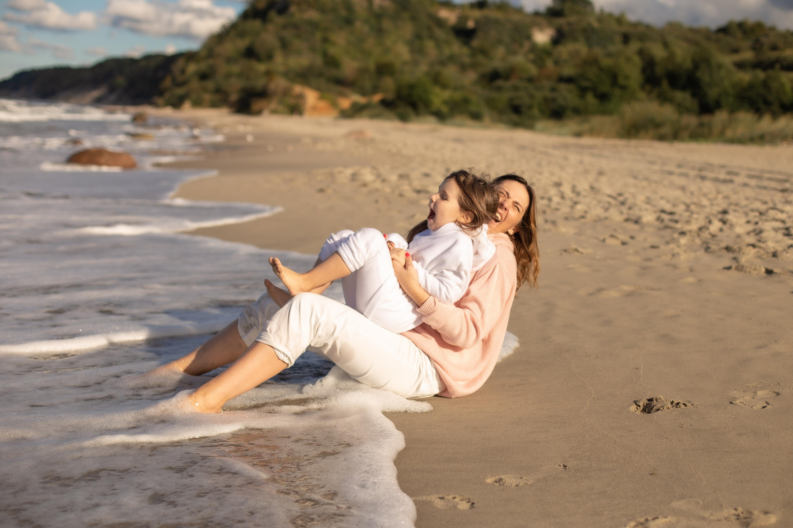 Софа и Элина. Море. Фотограф в Калининграде Решетникова Алина