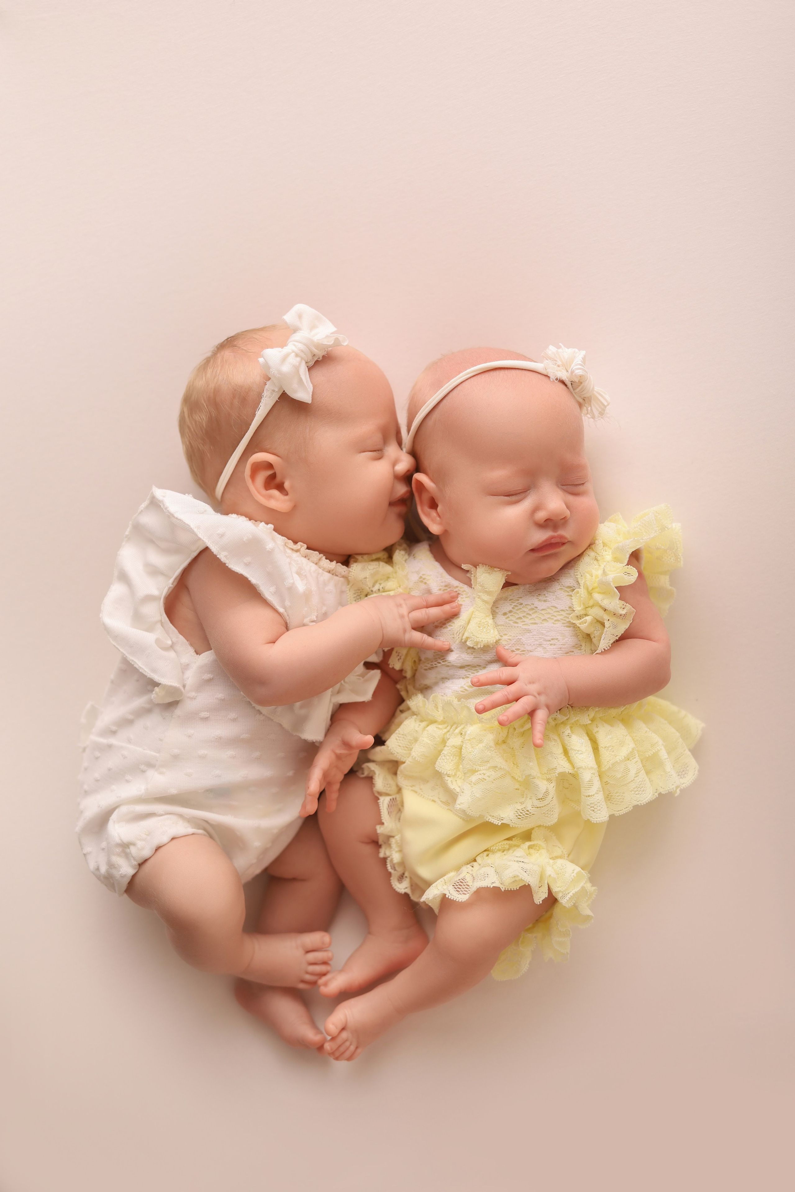 Близняшки. Фотограф новорожденных в Москве и Московской области Наталья Збиглей