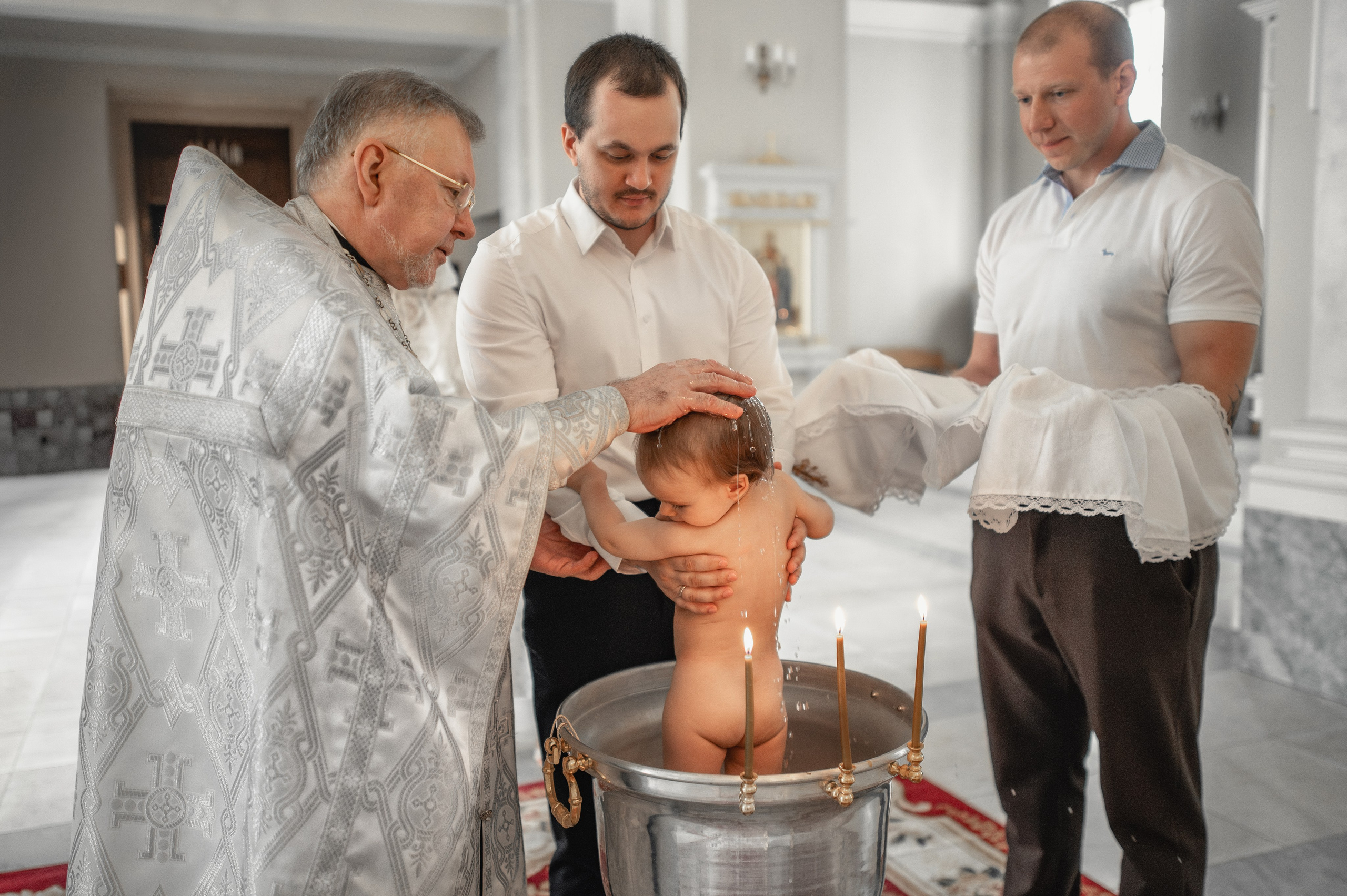 Крещение в храме Рождества Христова на Песках. Фотограф на крещение и венчание, семейный фотограф в Санкт-Петербурге