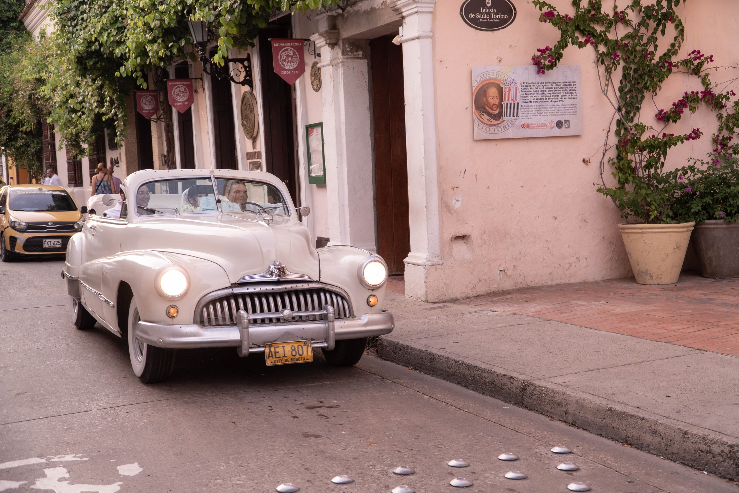 Catalina and Romain. Wedding Photographer in Barcelona and Medellin