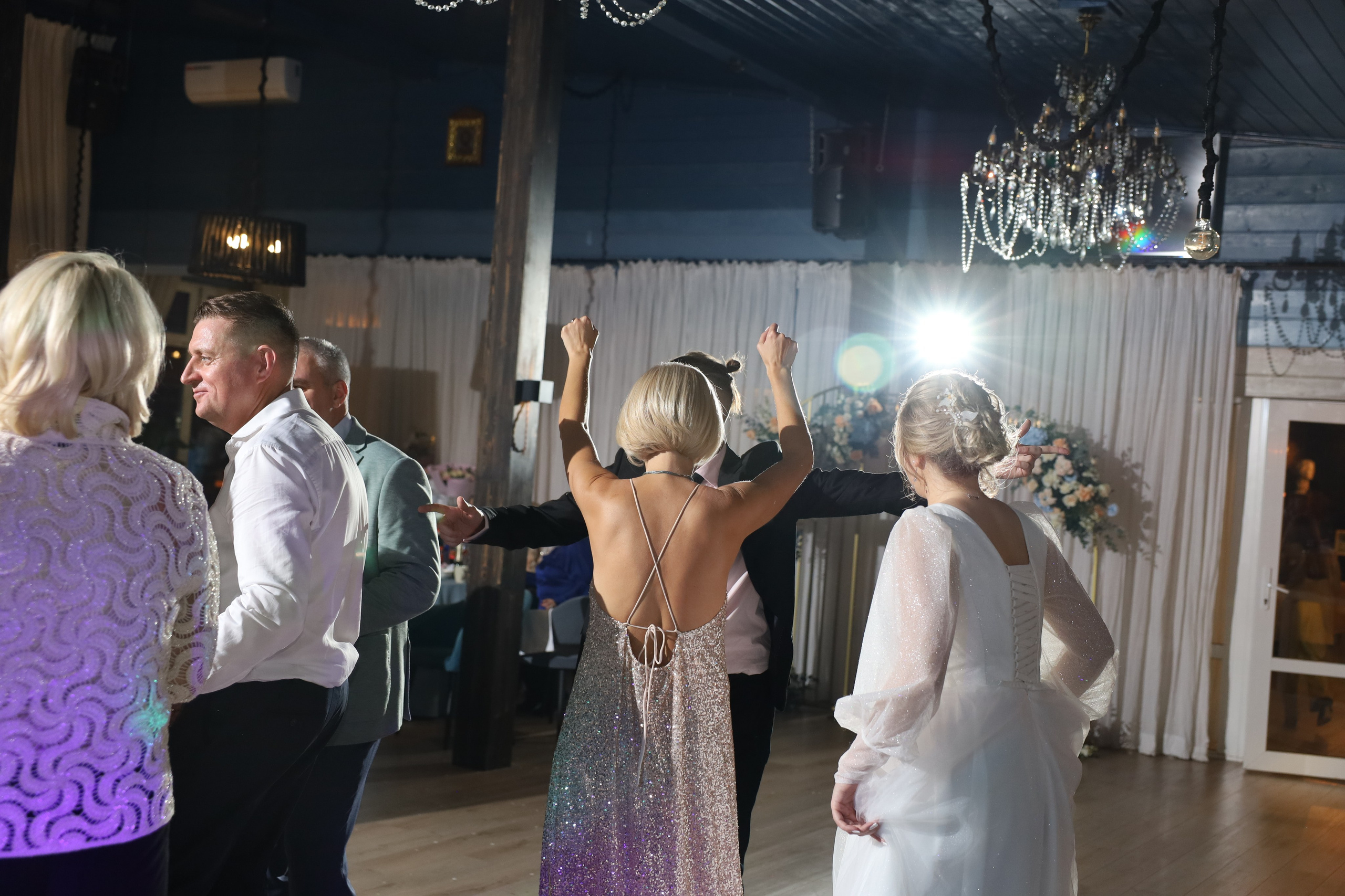 𝒜𝓇𝓉𝑒𝓂 & 𝐿𝓎𝓊𝓈𝓎𝒶 (𝓇𝑒𝓈𝓉𝒶𝓊𝓇𝒶𝓃𝓉). 𝑀𝑜𝓈𝒸𝑜𝓌. Свадебный фотограф в Санкт-Петербурге