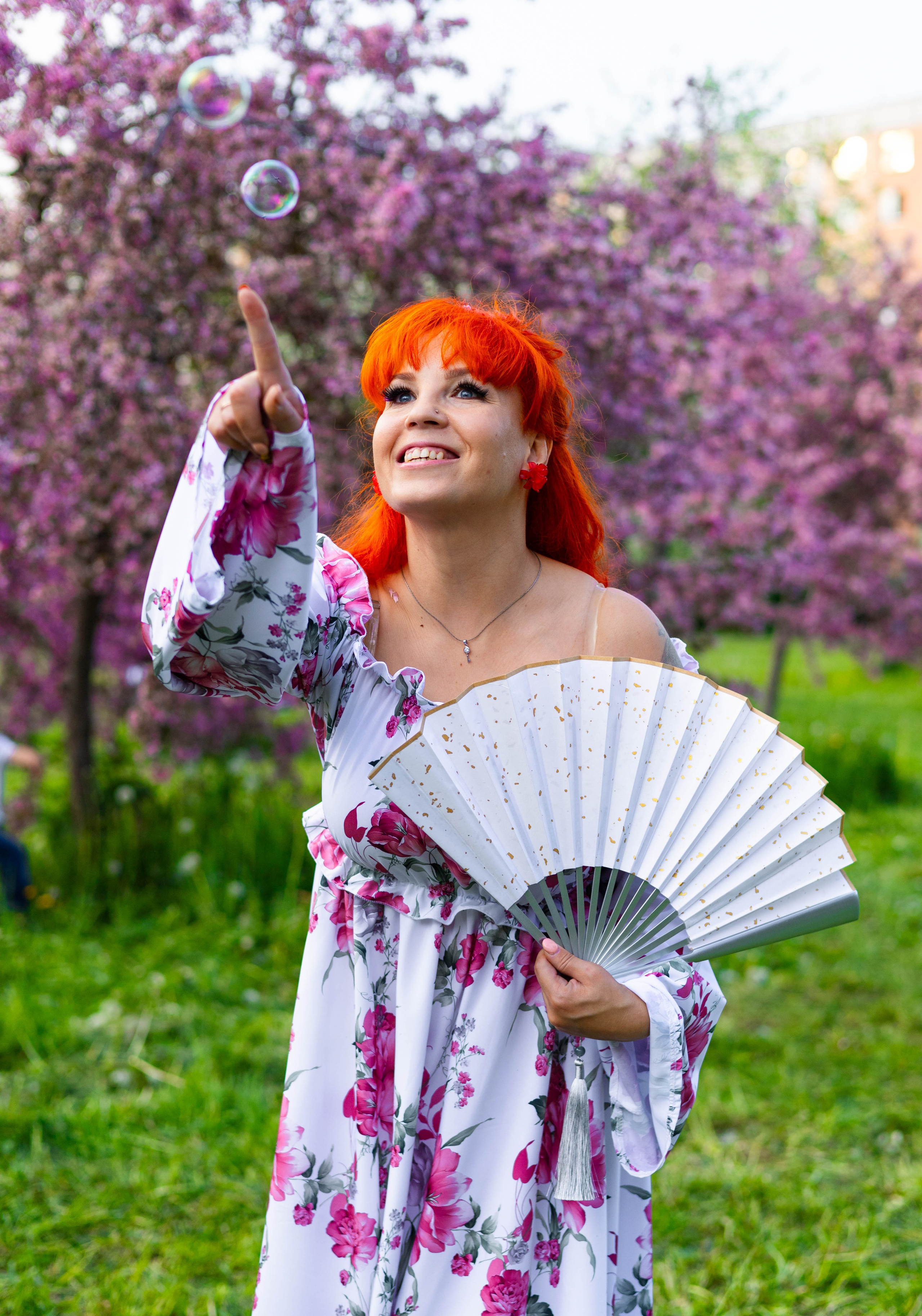 Алена. Весенняя фотосессия в яблоневом саду. Портретный фотограф Панферова Регина г. Санкт-Петербург, г. Казань