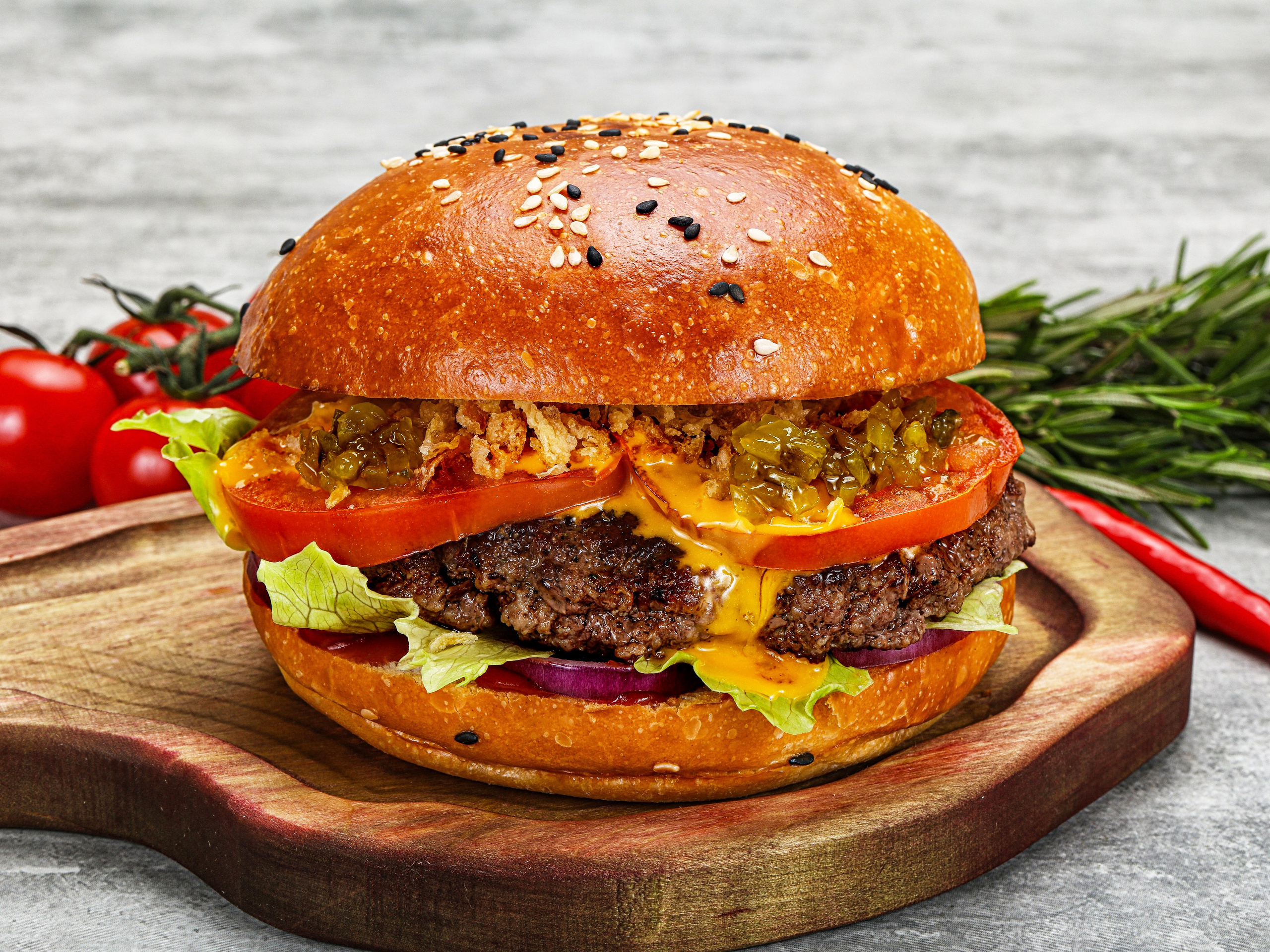 Фотосъемка бургеров и гамбургеров. Заказ по тел.: +7 (906) 006-90-22. Фуд-фотограф Андрей Старостин — съемка еды в Москве. 9000 руб. в час