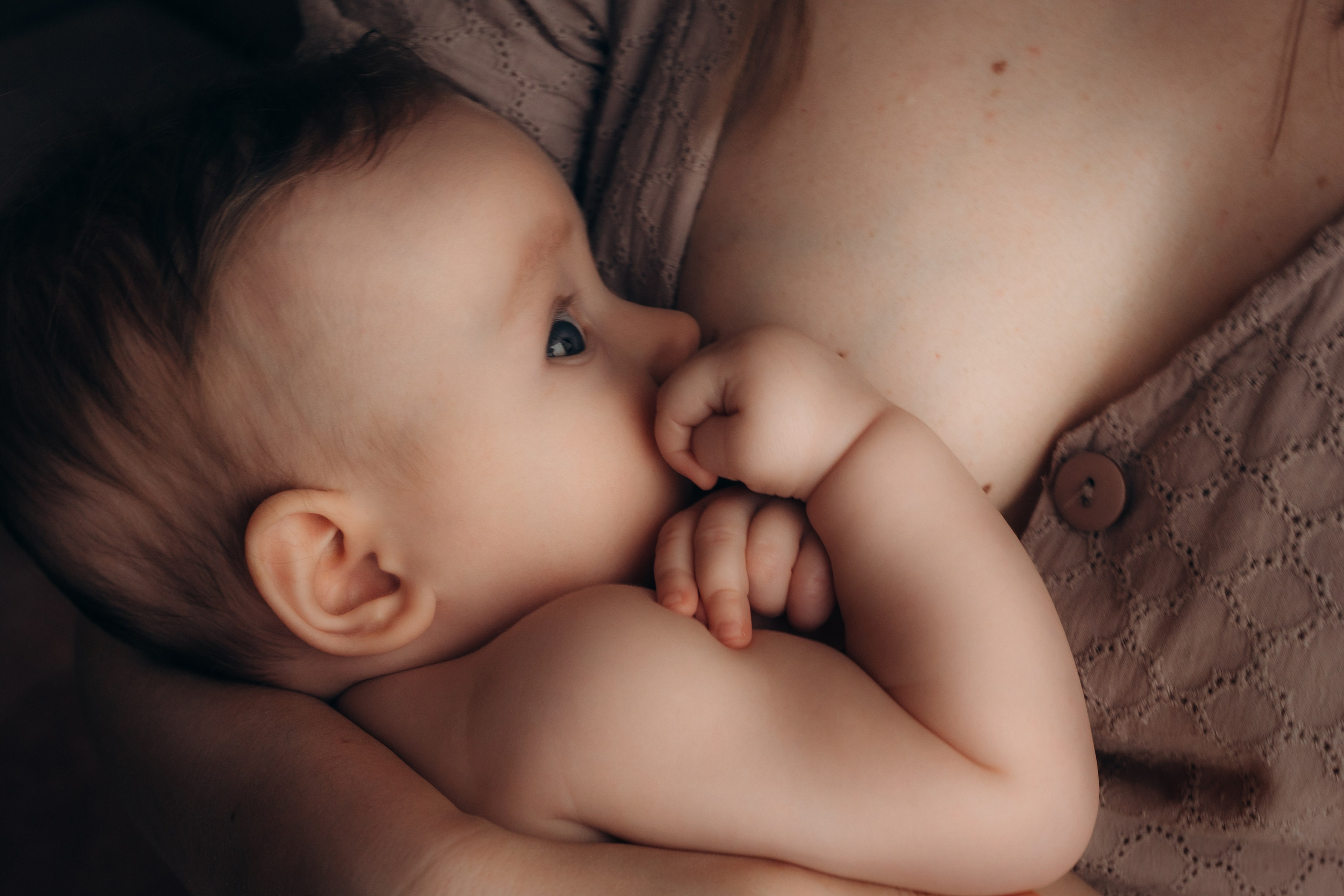 Домашняя фотосессия мамы и дочки. Детский, семейный и ньюборн фотограф в Москве Юлия Шуарт