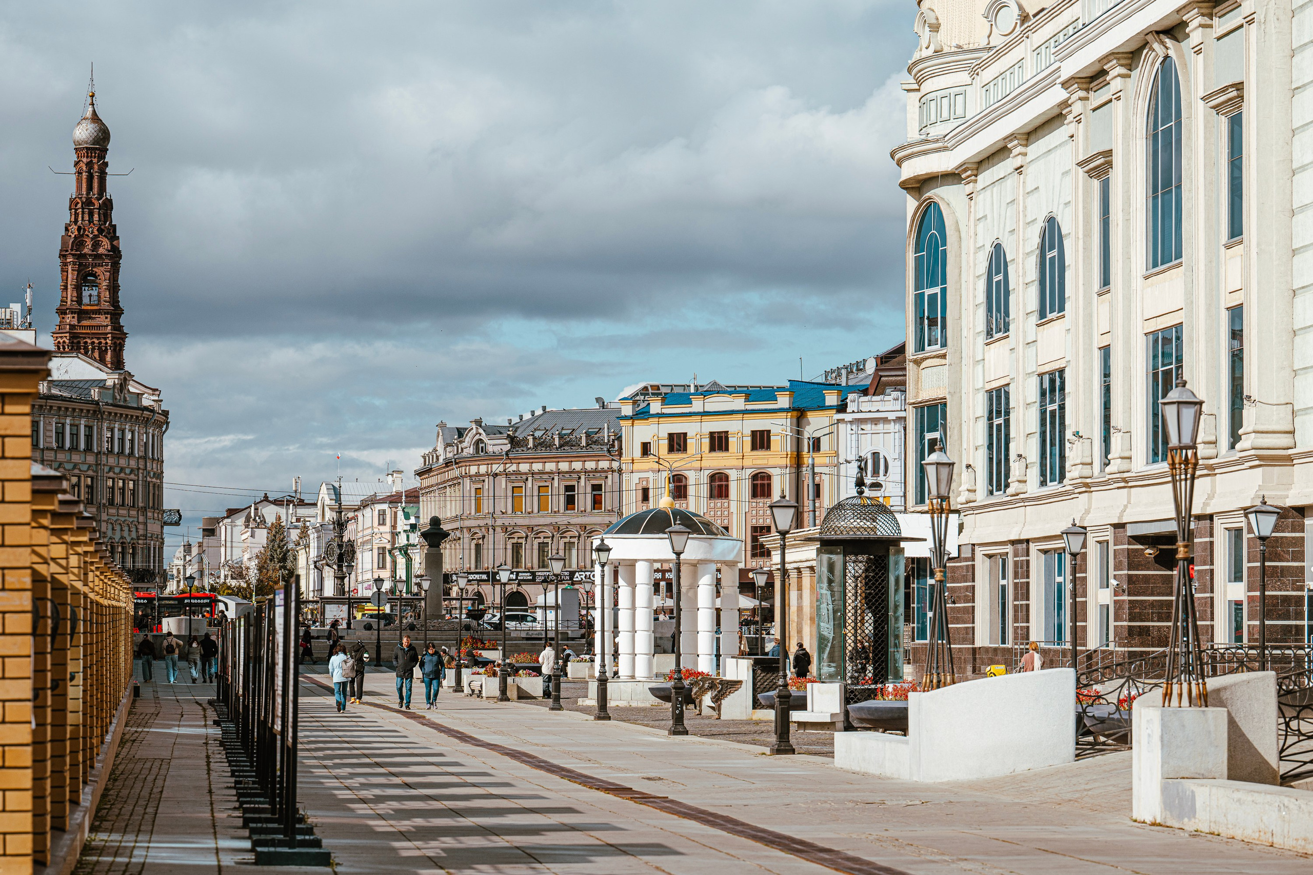 Стрит фото. Свадебный фотограф в Казани, и Зеленодольске Радик Мухаметов