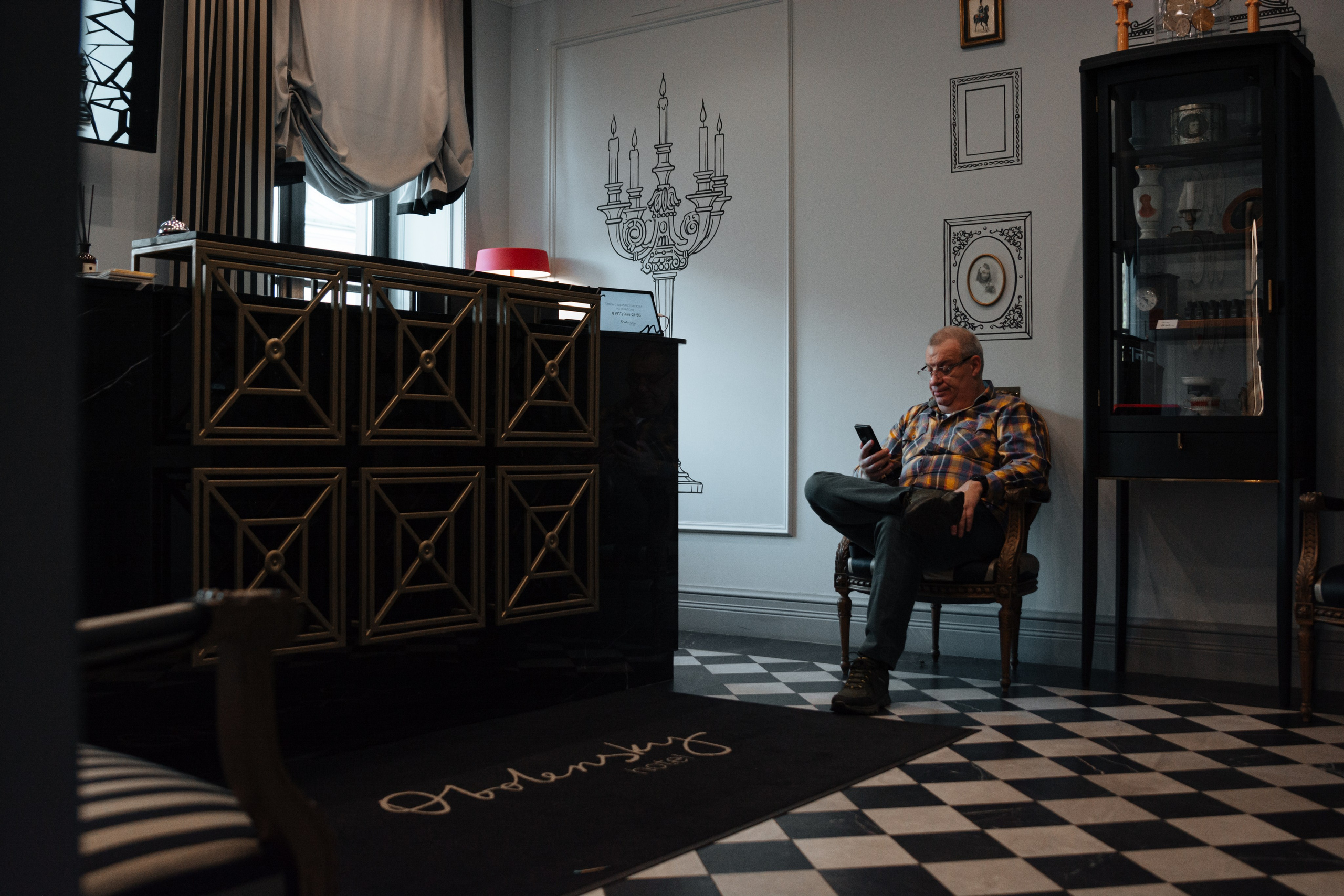 Пушкин в отеле «Оболенский». Съёмка ролика для конкурса. Портретный фотограф в Санкт-Петербурге Дмитриева Наталия