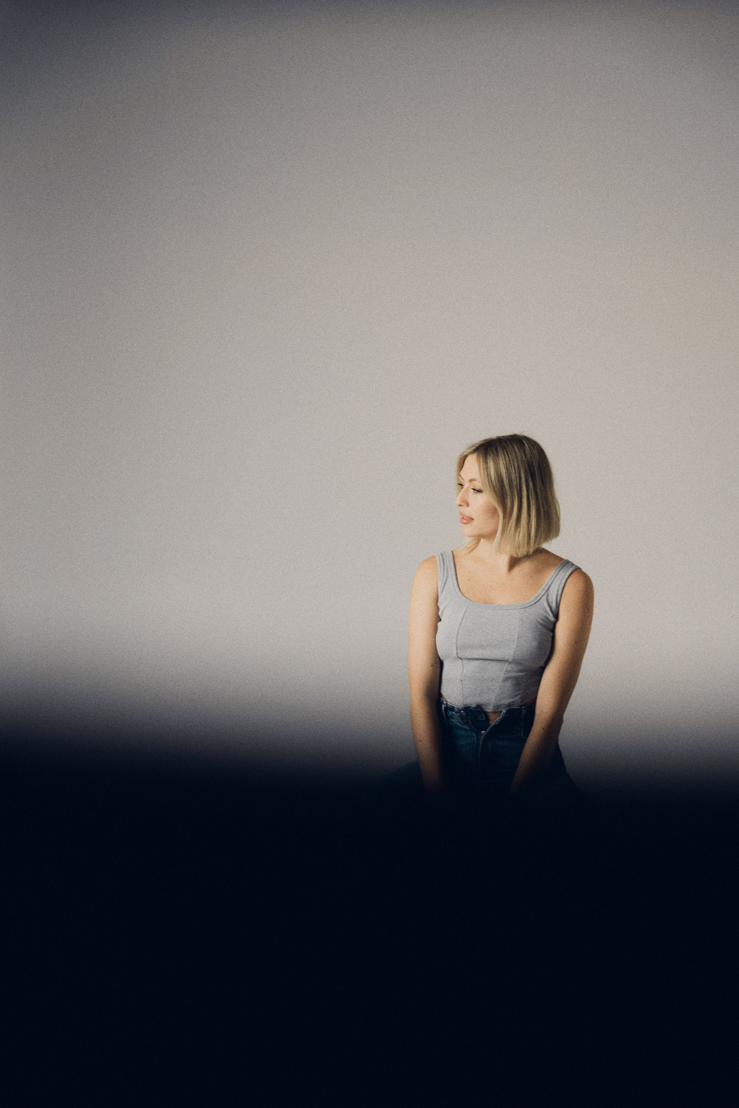 Женский портрет в студии — естественный и искусственный свет. Фотограф в Хабаровске Дмитрий Лемешков