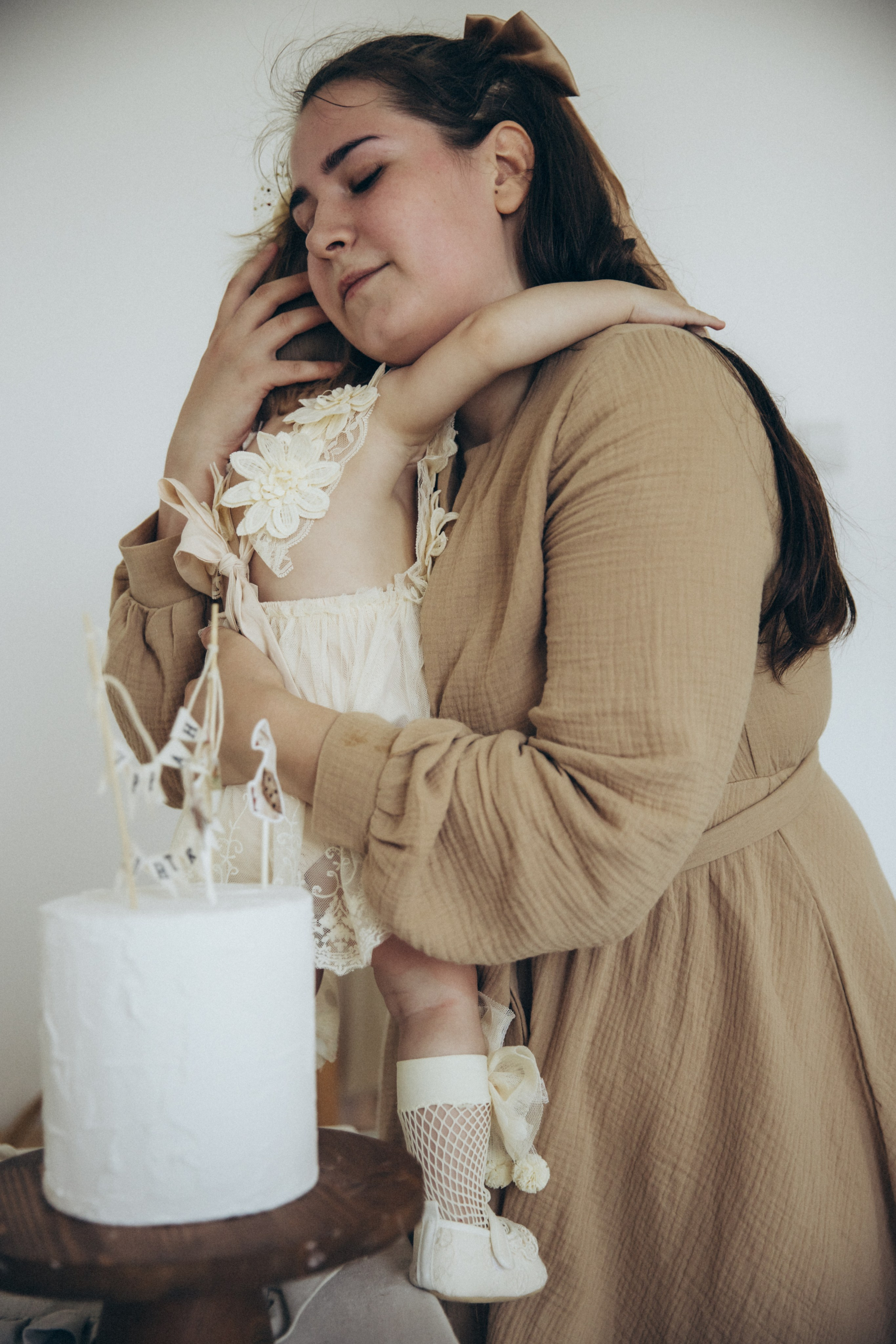 Полина с мамой. Фотограф на крещение в Рязани. Семейный фотограф