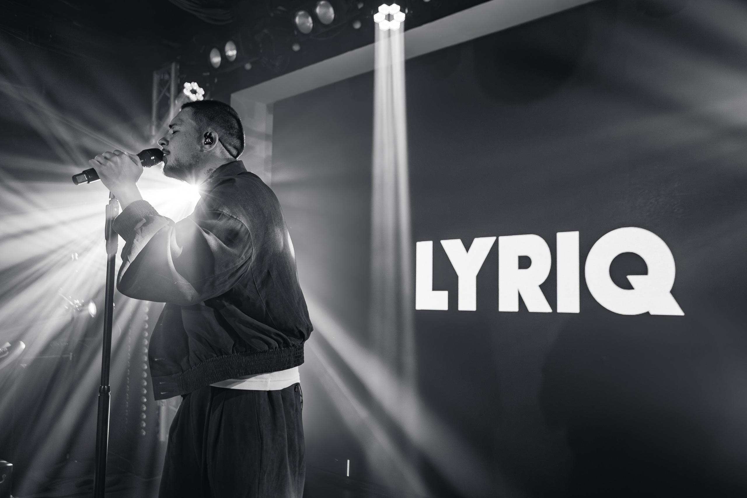 «LYRIQ"_Чайка на пляже_Ялта_15.08.2025 г. Аминов Руслан | Фотограф