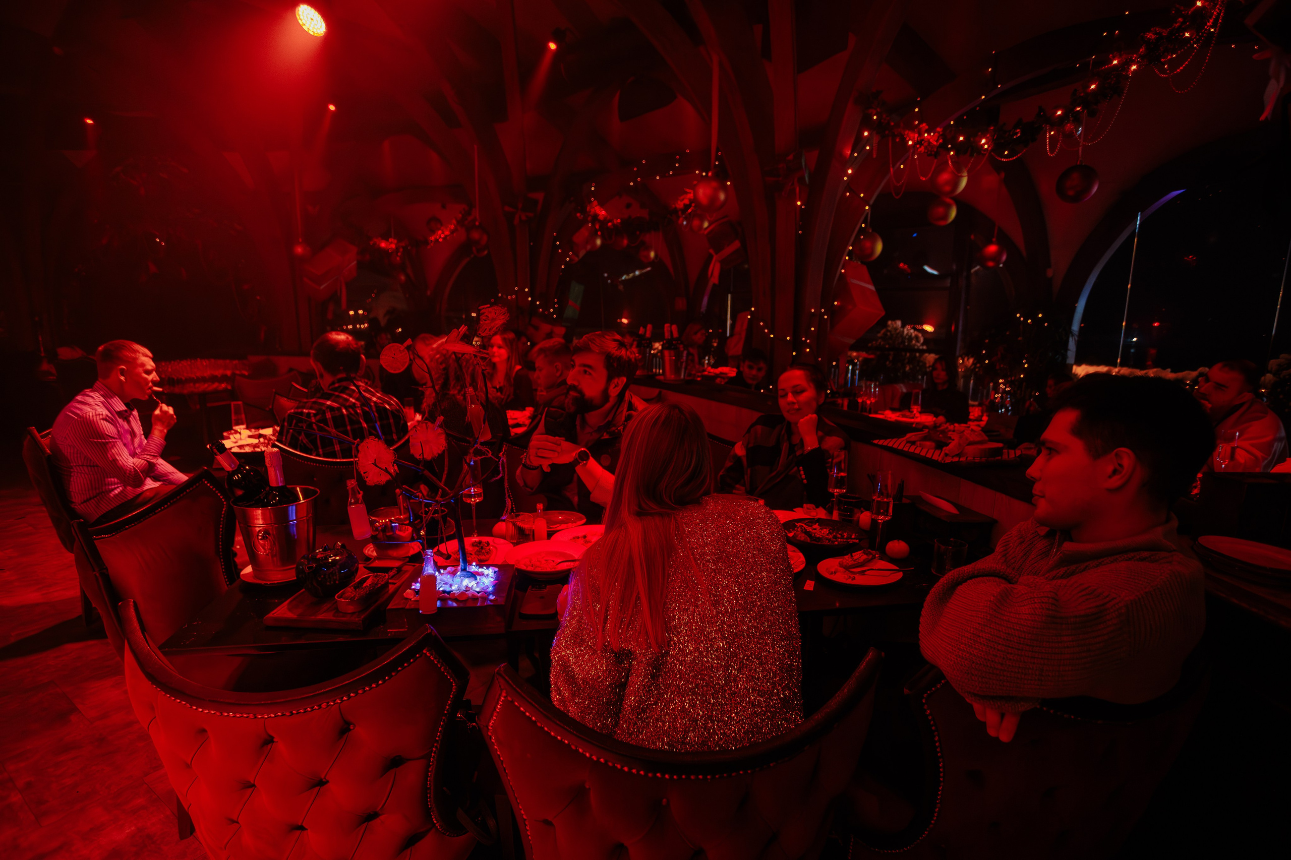 Новогодняя шоу-программа «MAGIC TIME» в PTIZZA BAR_Ялта_31.12.2025. Аминов Руслан | Фотограф