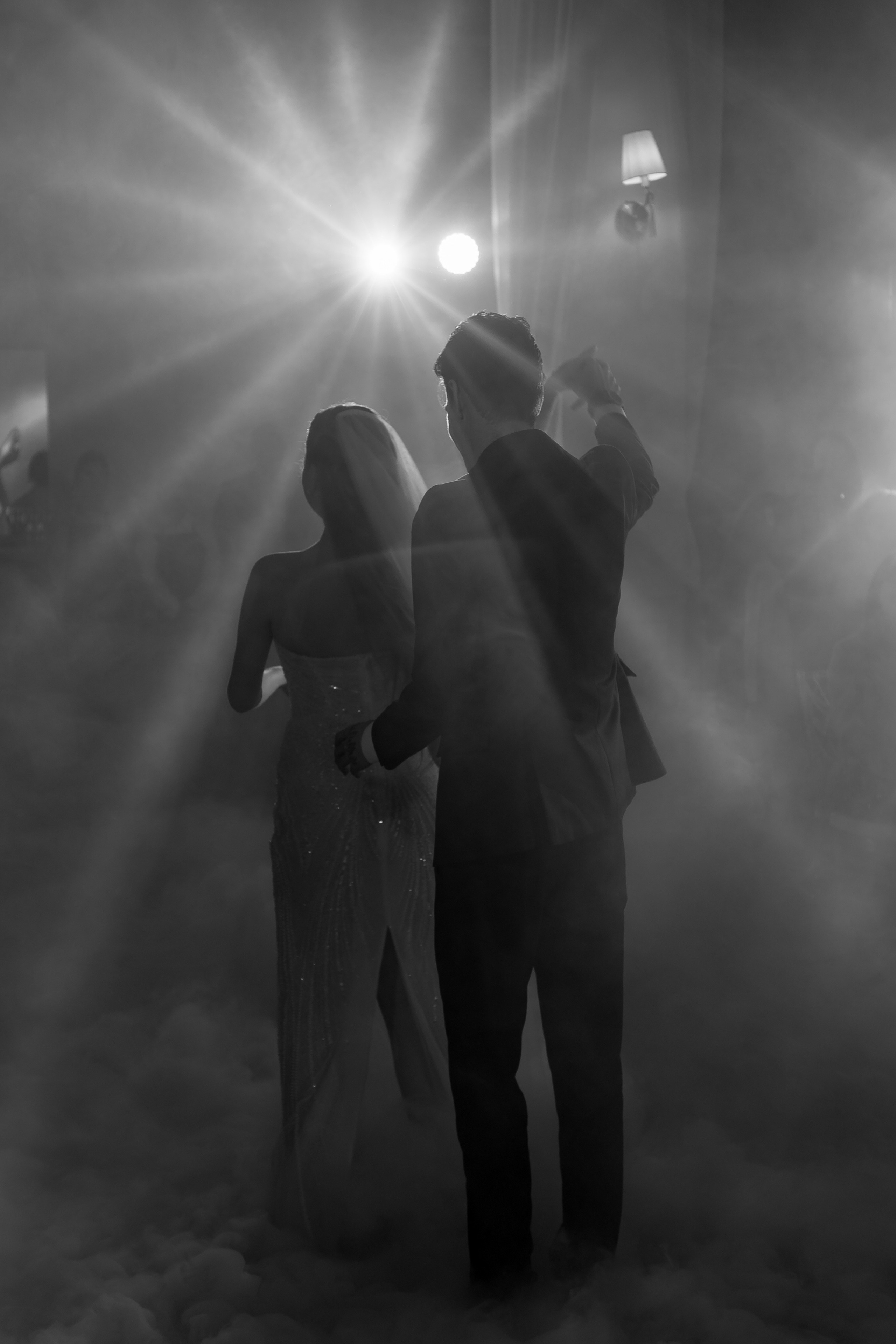 ПЕРВЫЙ ТАНЕЦ МОЛОДЫХ НА БАНКЕТЕ. ТРОГАТЕЛЬНЫЙ МОМЕНТ (СНЯТО В СИБИРЕ В НИЖНЕВАРТОВСКЕ). Профессиональный фотограф, Санкт-Петербург — Виктория Богомолова