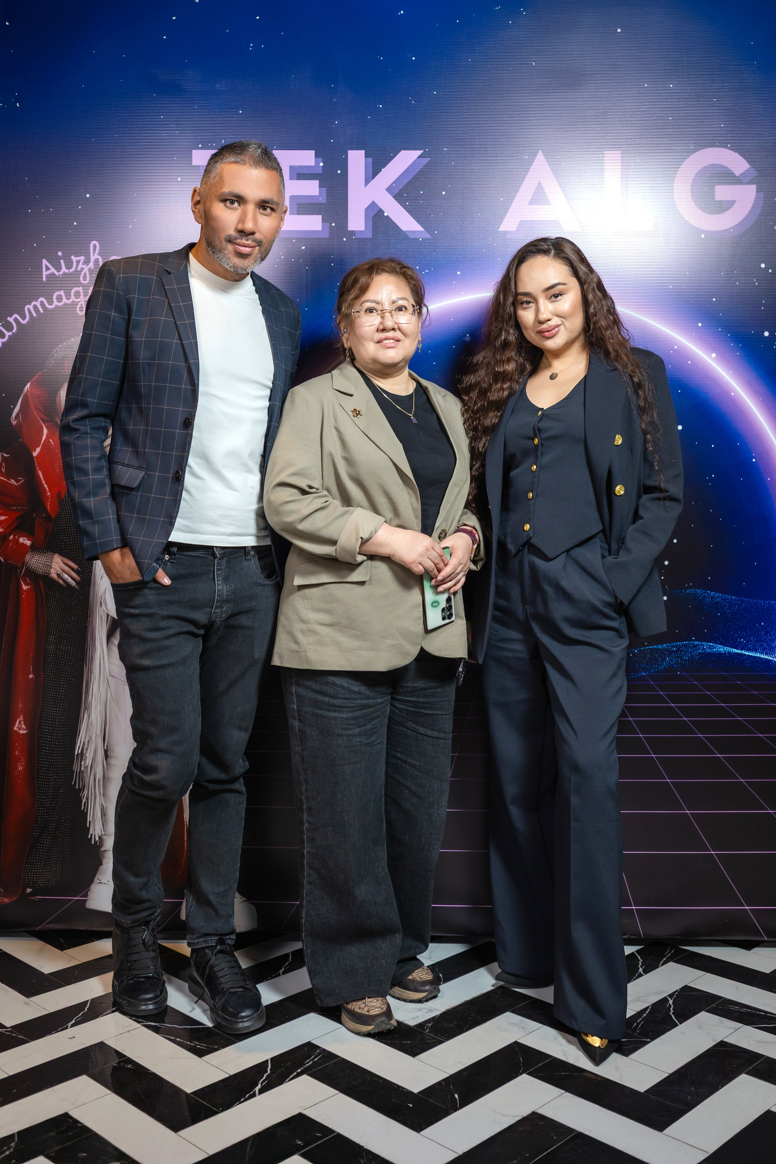 Репортажная фотосъёмка мероприятий в Алматы — презентация клипа | Jora Abramov фотограф. Коммерческий и репортажный фотограф в Алматы — Jora Abramov