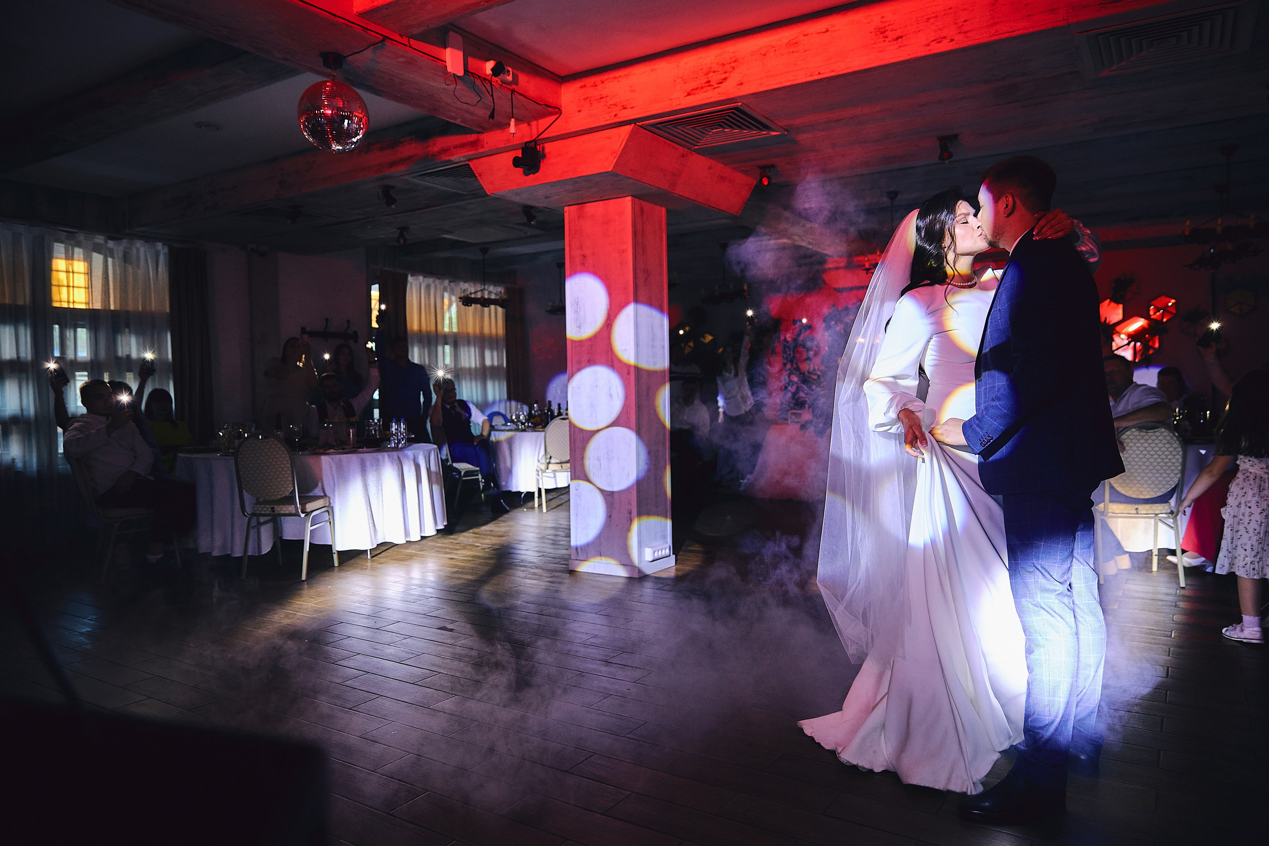 Стас и Дарья свадьба в Пикколо Аморе. Свадебный, контент фотограф в Кемерово Любовь Гальцова