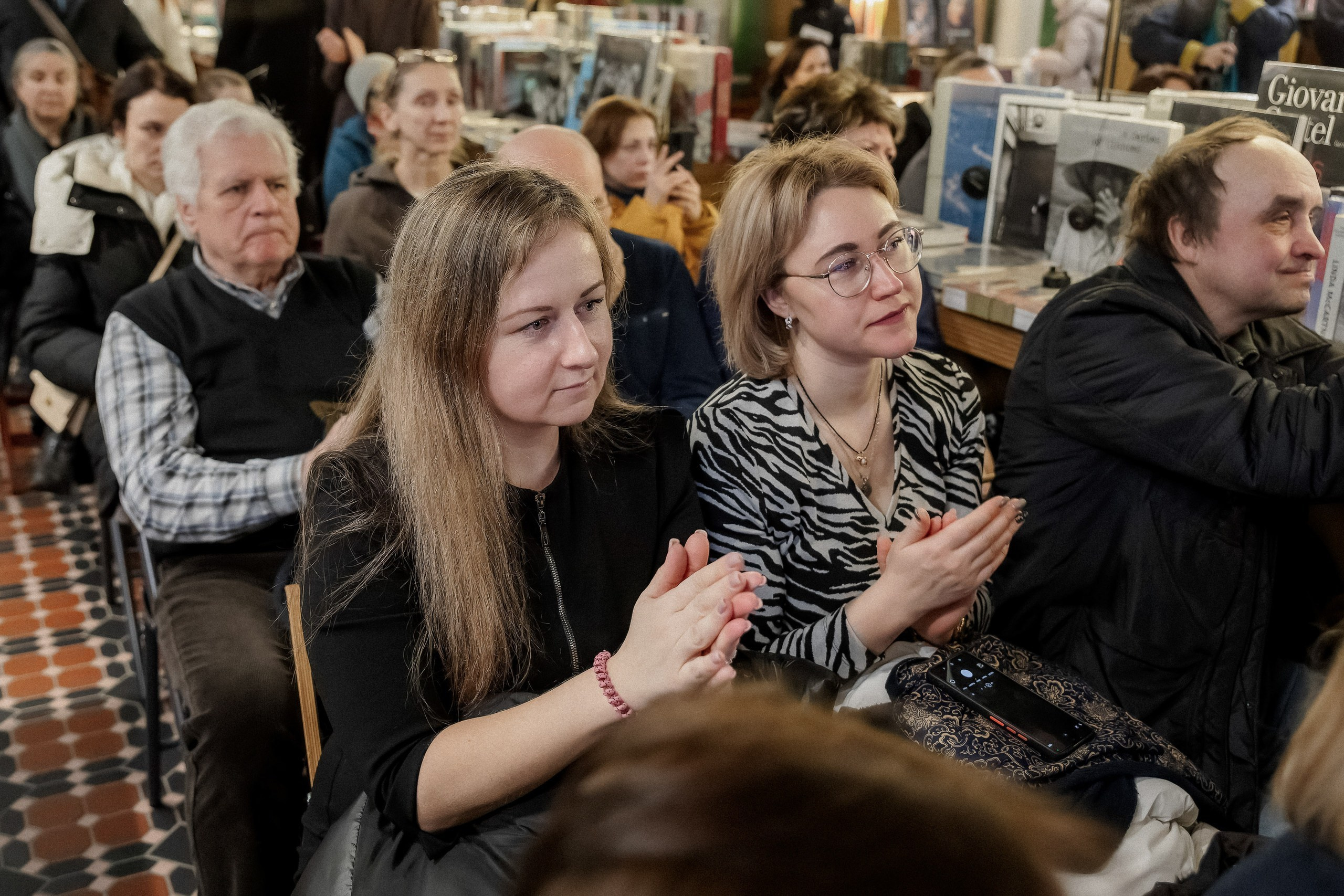 Фоторепортаж с презентации книги «ПоэZия русской зимы» в Доме книги. Репортажный фотограф Москва Сергей Мирошников