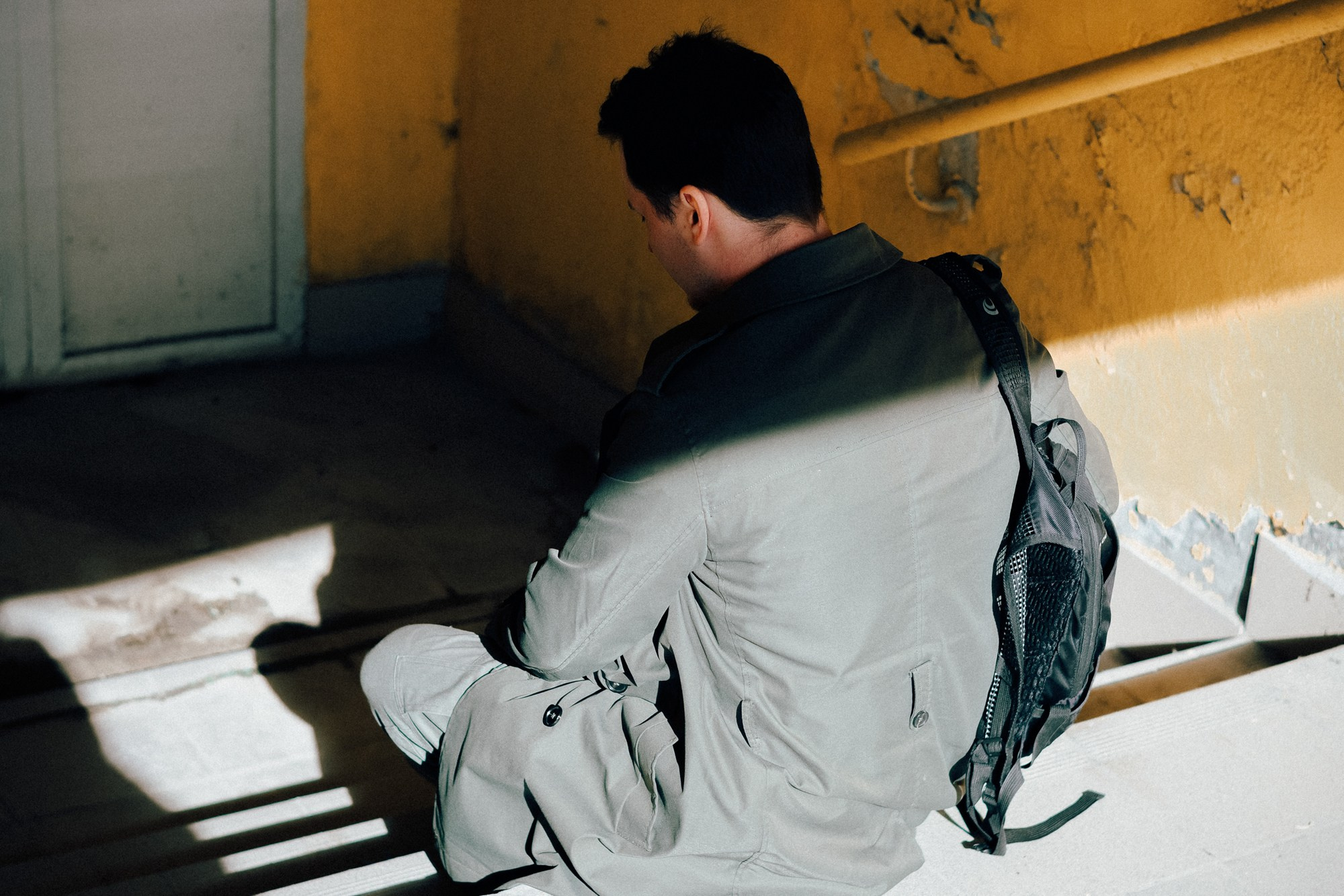 Фотограф Тюмень Дарья Мустафина — Мужская фотосессия на улицах Тюмени. Портретный фотограф Тюмень Дарья Мустафина