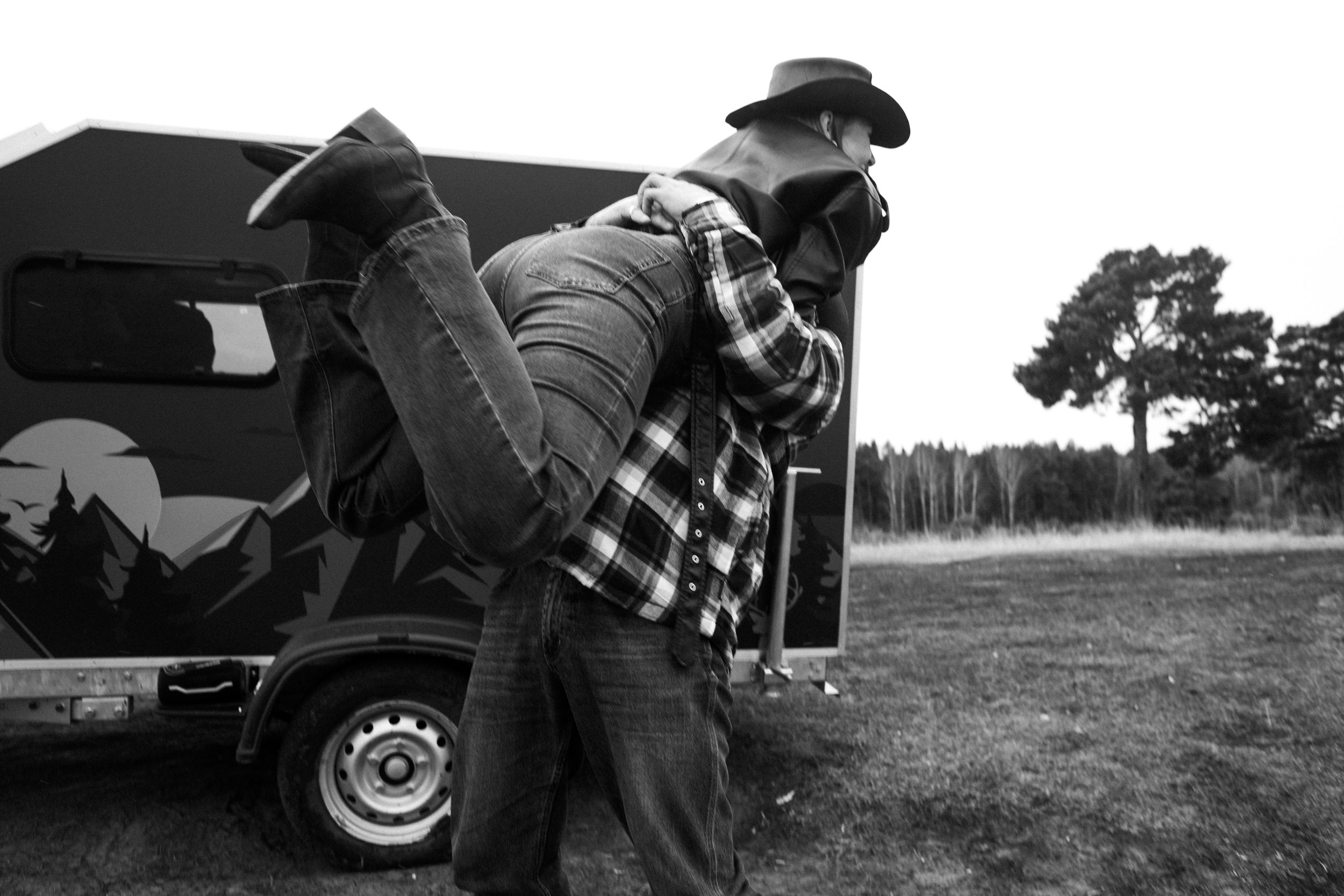 Love story camper. Фотограф в Тюмени Даша Михнова. Портреты, фотопроекты, фотодни