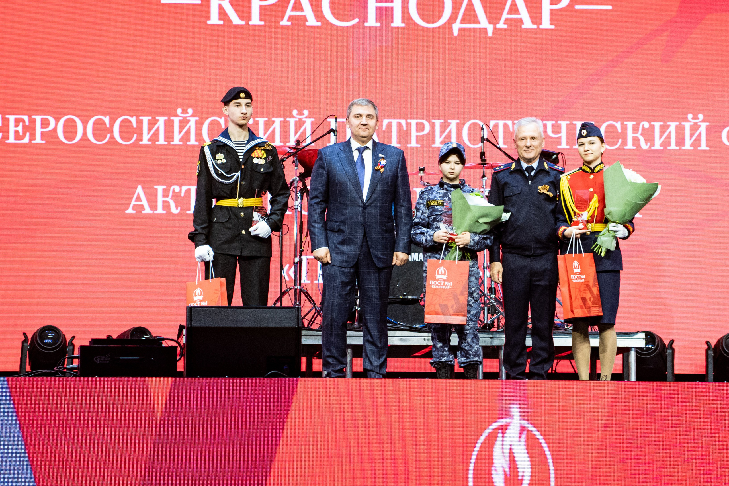 Линейка закрытия Всероссийского форума активистов движения «Пост № 1» & MONA / @ДС Олимп / Краснодар. Концертный фотограф в Краснодаре