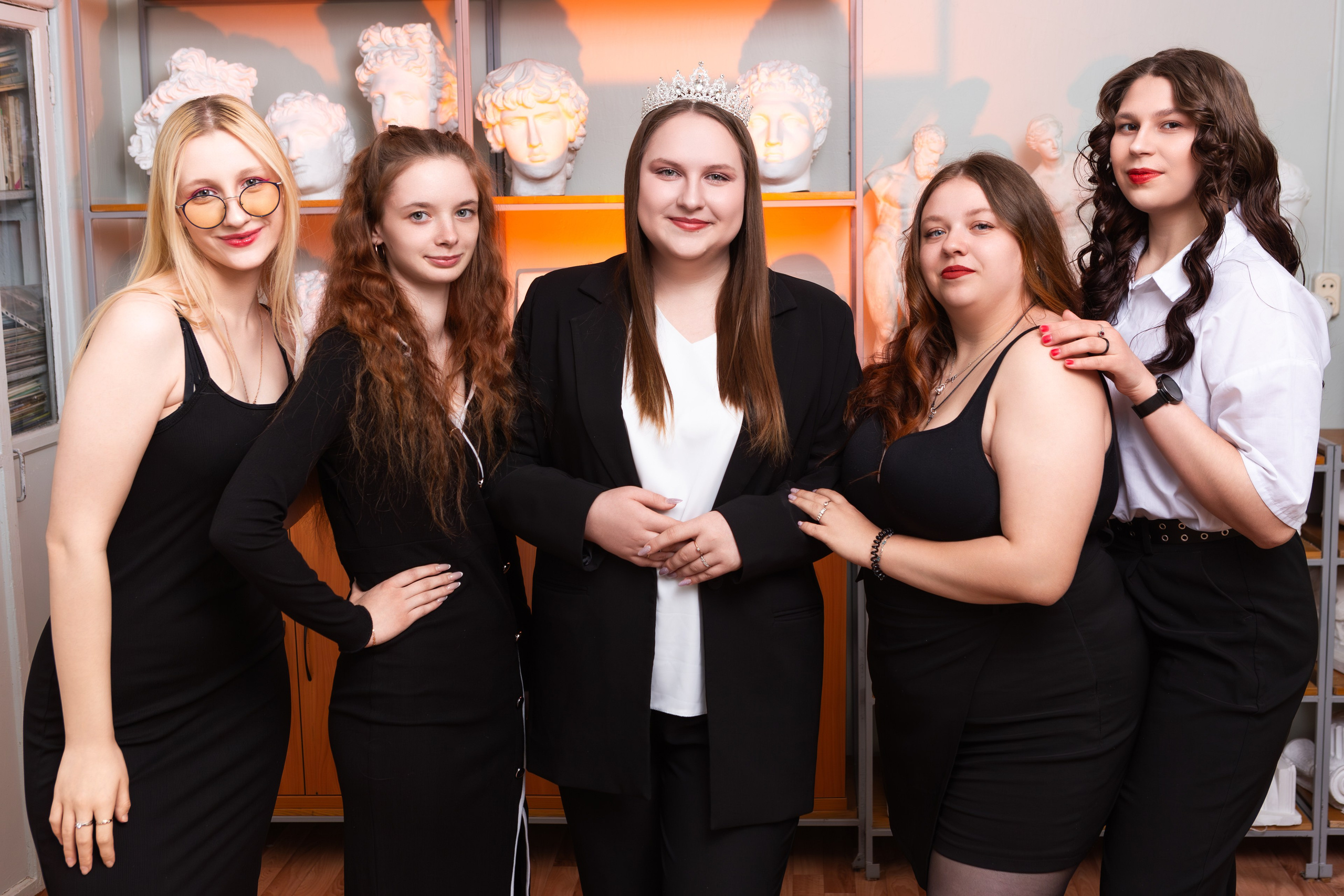 ФОТОСЕССИЯ В АУДИТОРИИ ДЛЯ БУДУЩИХ УЧИТЕЛЕЙ — выпускников Чернского профессионально-педагогического колледжа. ТВОЙ АЛЬБОМ / ТВОИ ПРАВИЛА