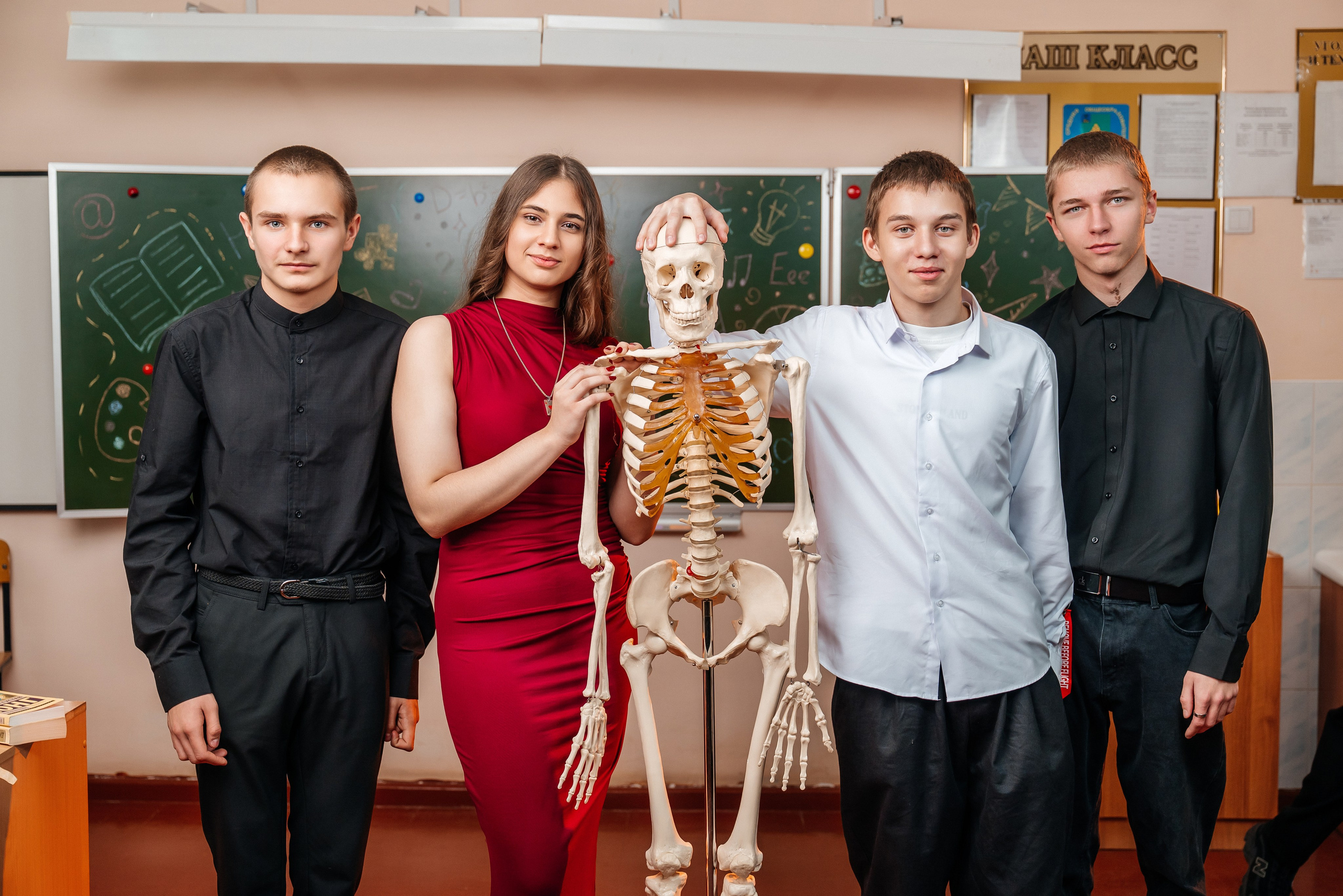 Красный и зеленый. Школьный фотограф в Валуйках. Фотосессии для выпускников и изготовление выпускных альбомов в городе Валуйки и в Белгородской области