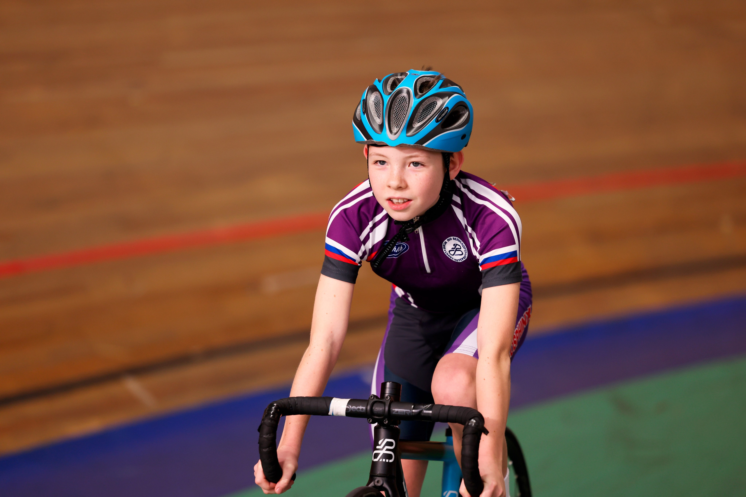 Пятый этап Региональных соревнований по велоспорту на треке (Гит, Скретч) 15.03.2025. Спортивный и репортажный фотограф Антон Тереханов