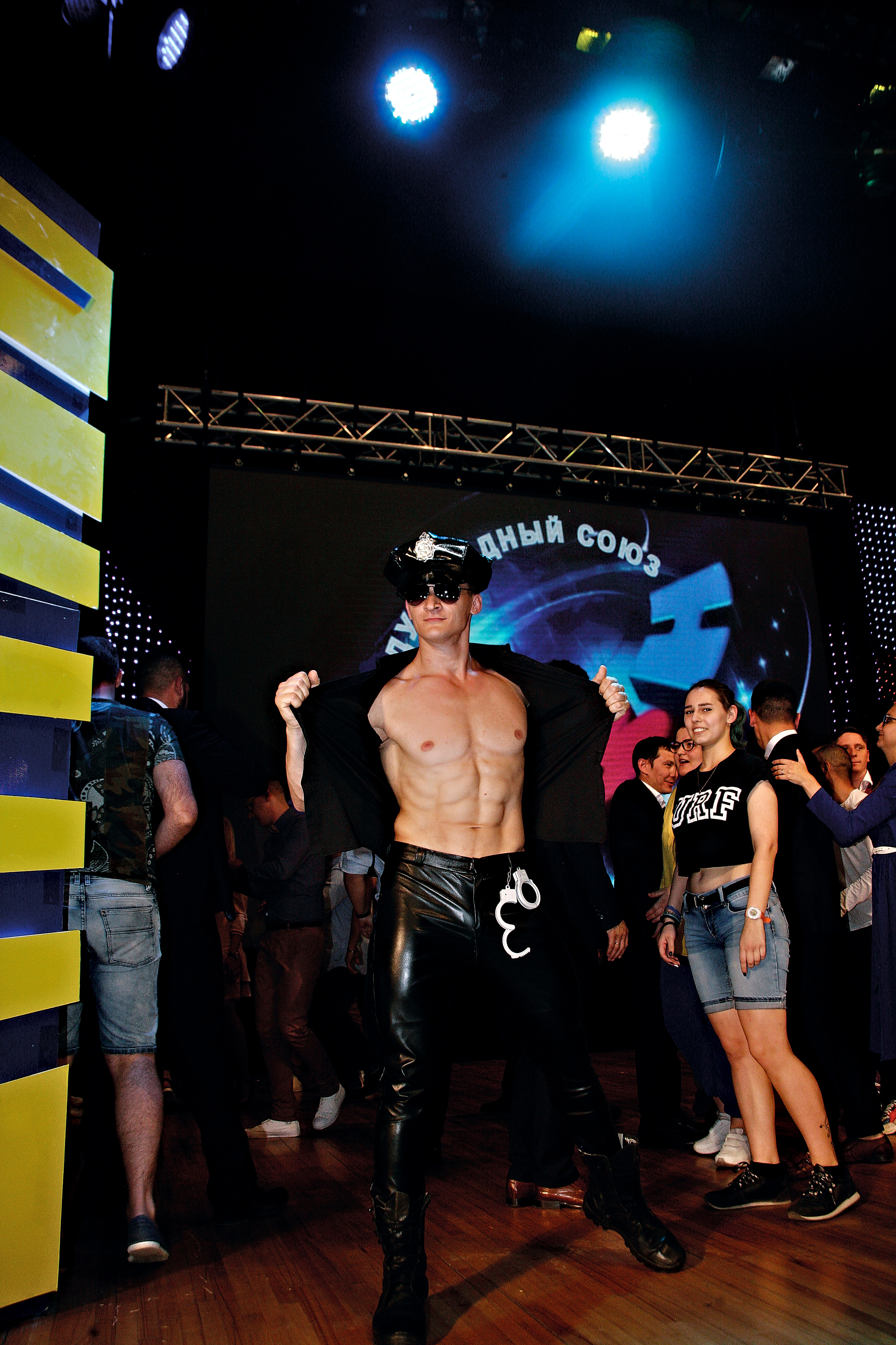 Фотограф Денис Зимин, сьёмка для маркетплейсов в городе Ростове-на-Дон. Выпускные альбомы, фотограф Денис Зимин в городе Ростове-на-Дону