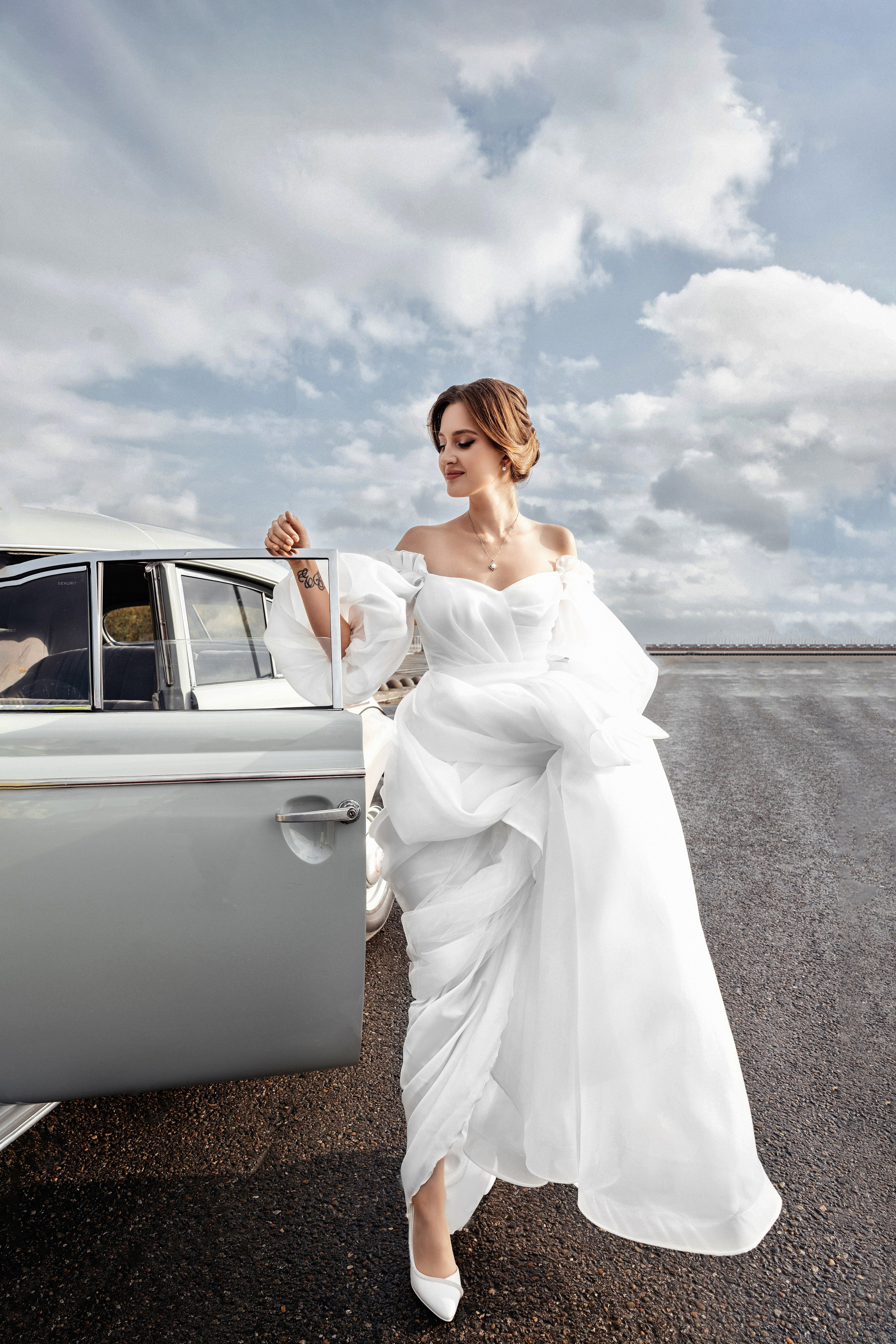 Свадебная прогулка жениха и невесты