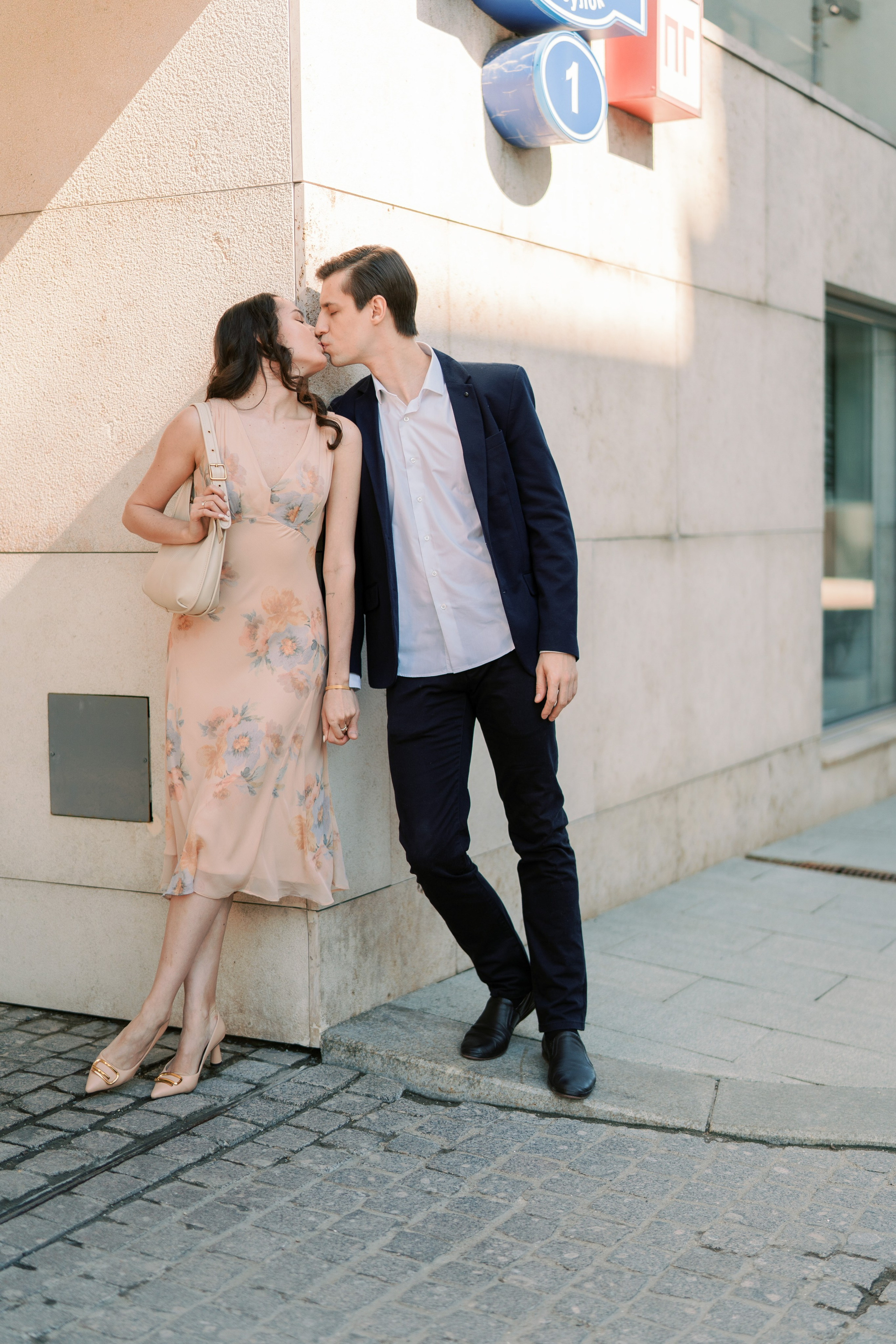 Лавстори, предствадебная прогулка в Москве, свадебный фотограф