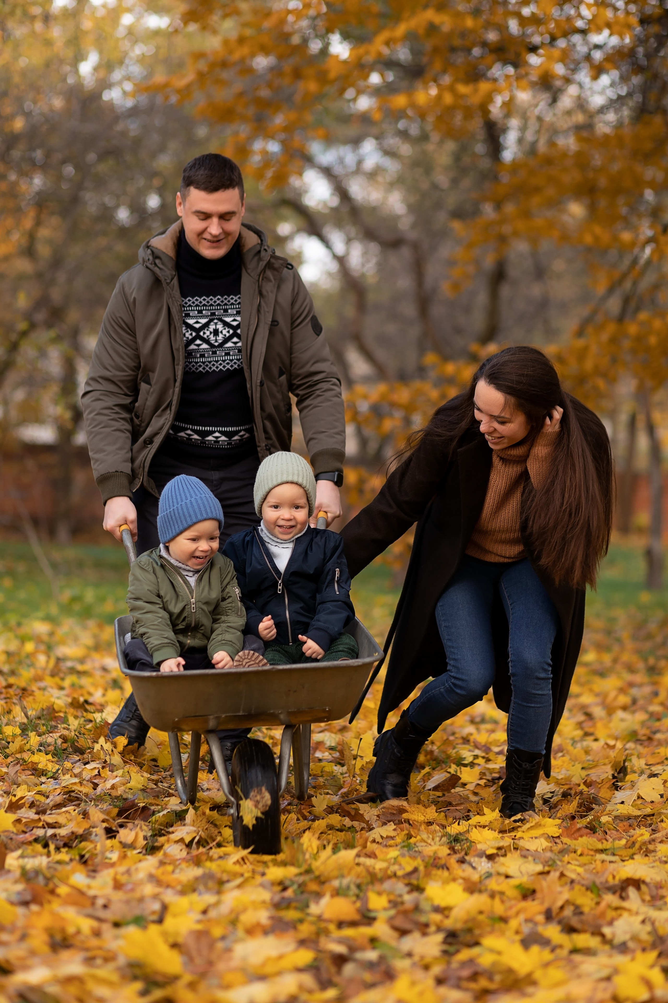 Дима, Настя, Даня, Тема. Главная