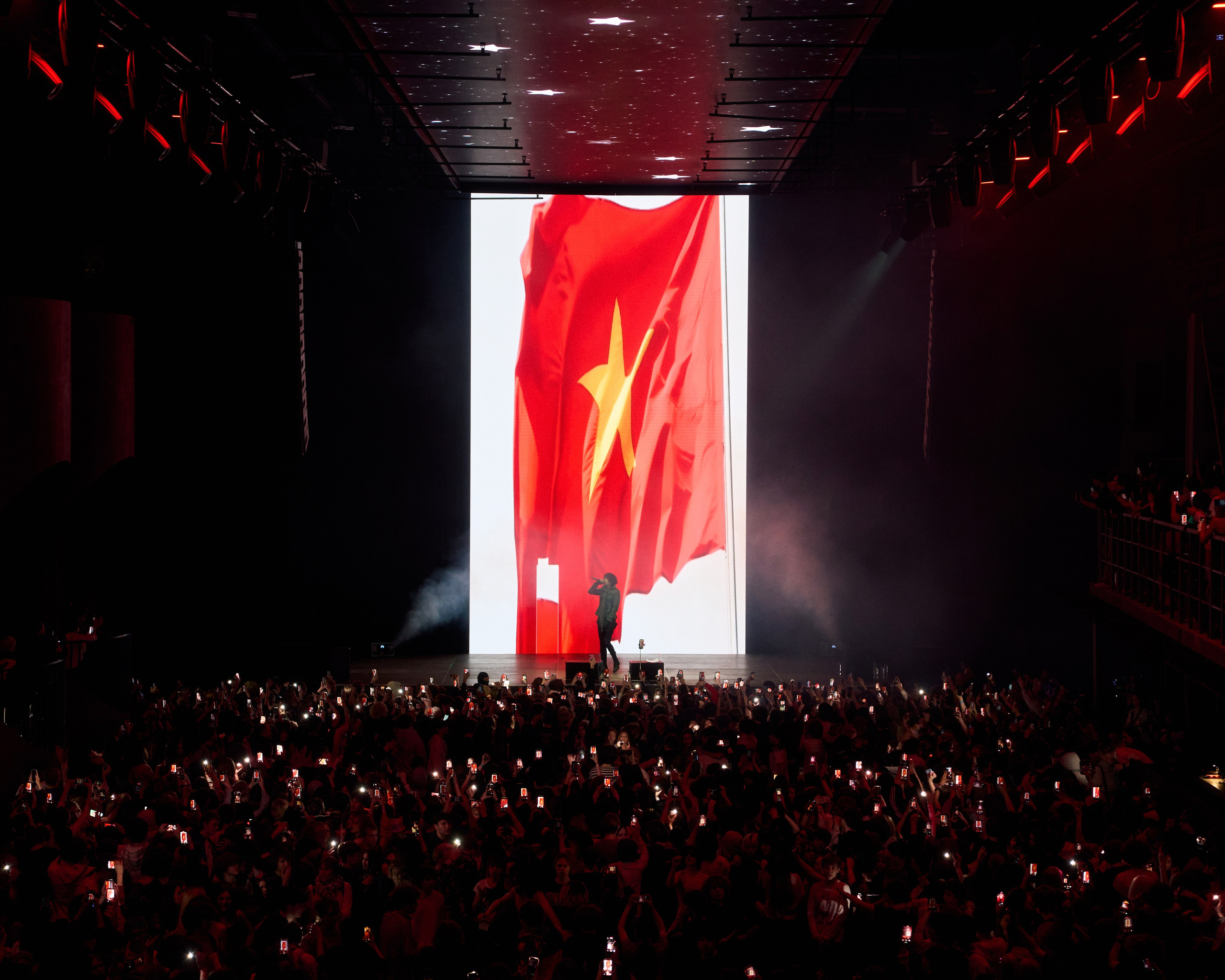 CONCERT. ANNA — PHOTOGRAPHER