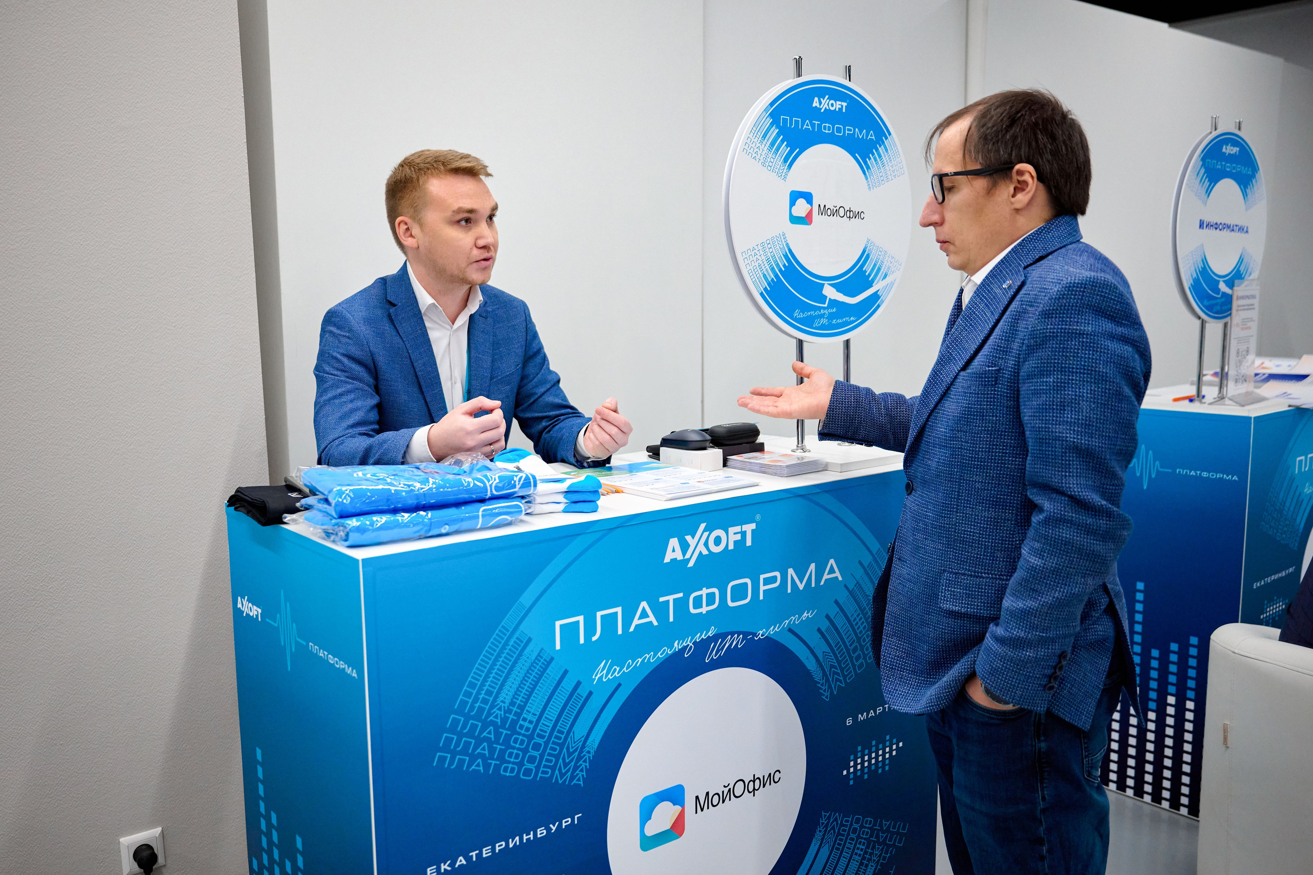 AXOFT. Максим Комаров — Профессиональный фотограф