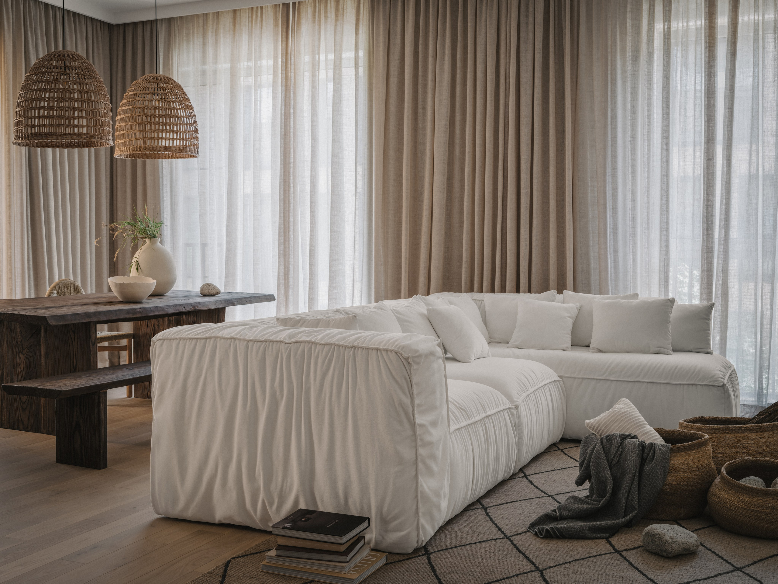 Фотосъёмка дизайн проекта квартиры в Esentai City. Роман Якунин — интерьерный фотограф в Алматы