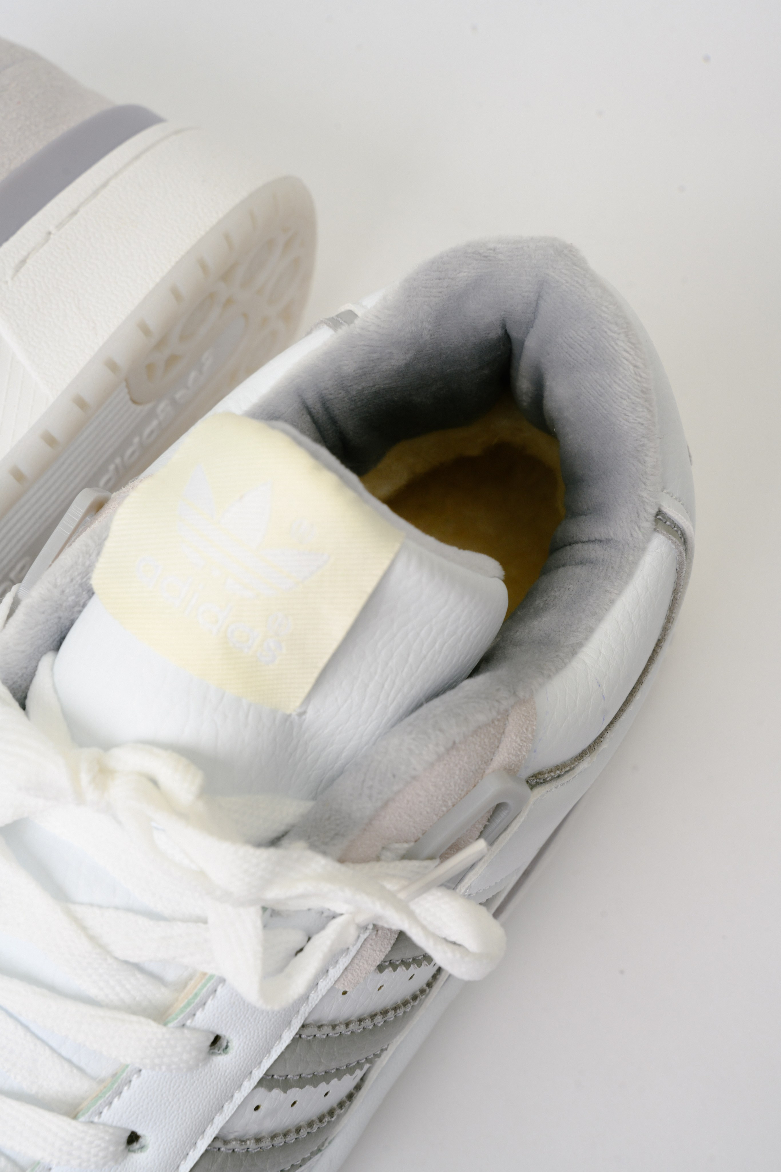 Кроссовки для wb. Фотограф в Красноярске