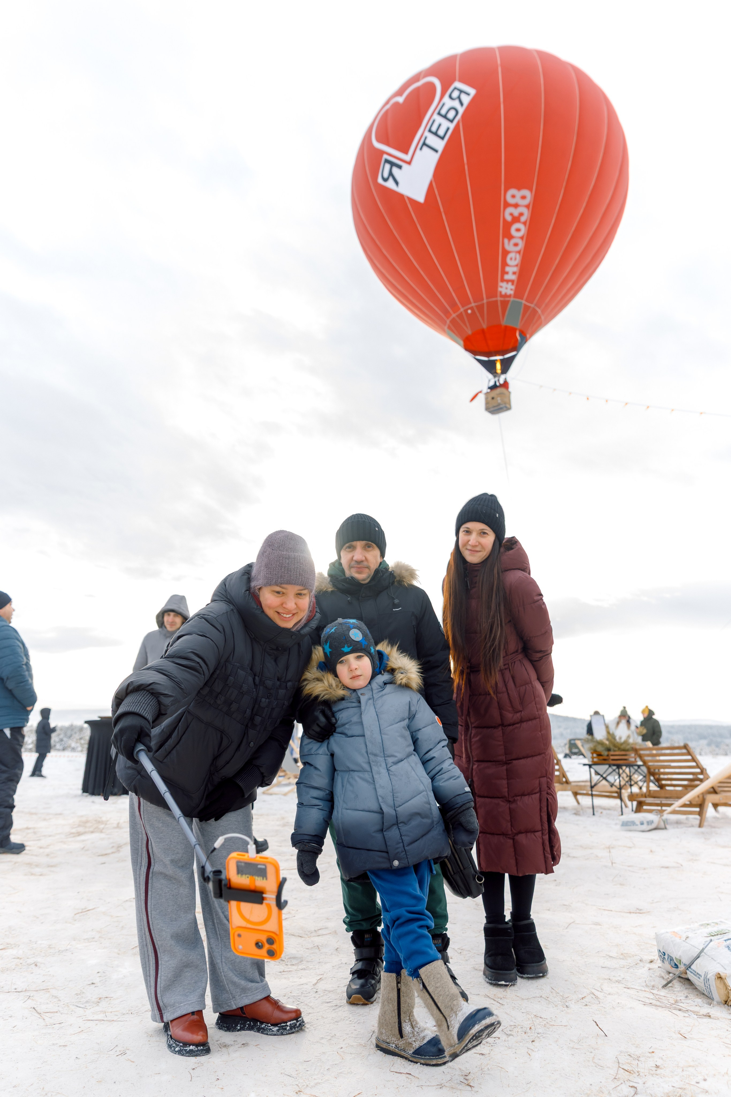 ЯБЛОКИ НА СНЕГУ. Свадебный фотограф Иркутск, репортажный фотограф Иркутск