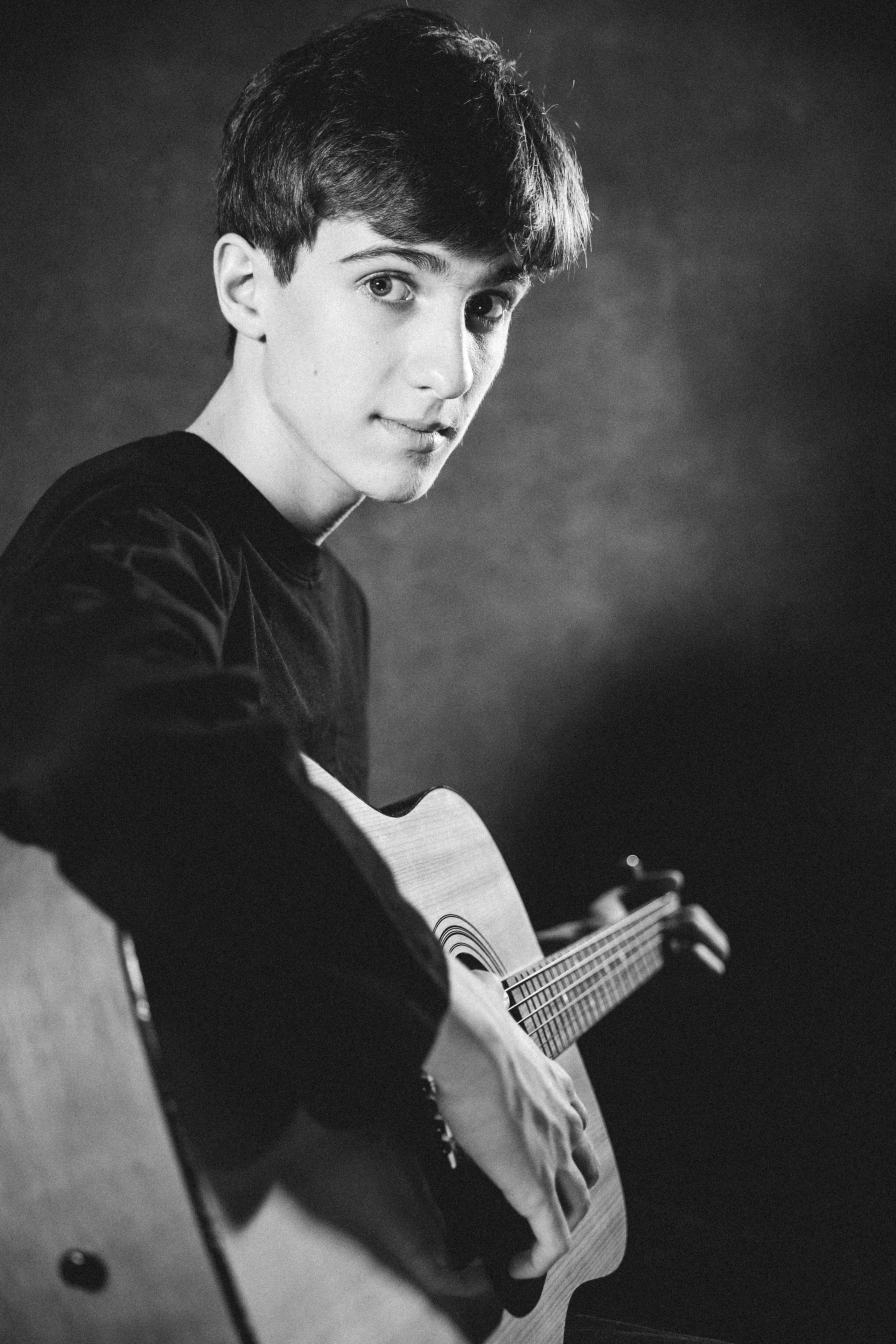 АРТЁМ. Я фотограф из Москвы к Вашим услугам