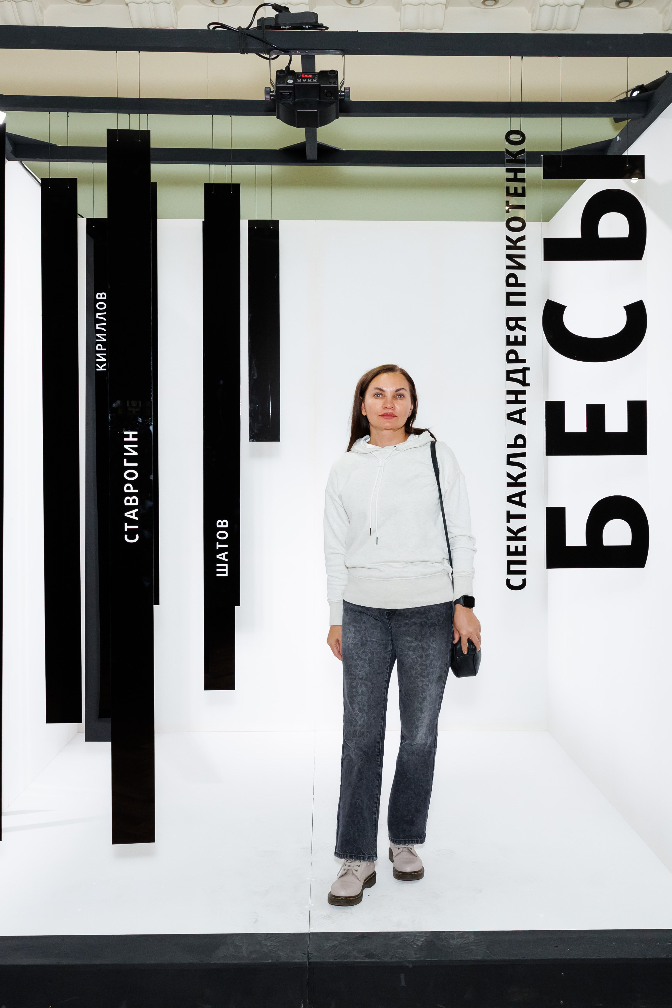 Красный факел — фотозона перед премьерой спектакля. Фотограф Новосибирск — Наталья Гресь