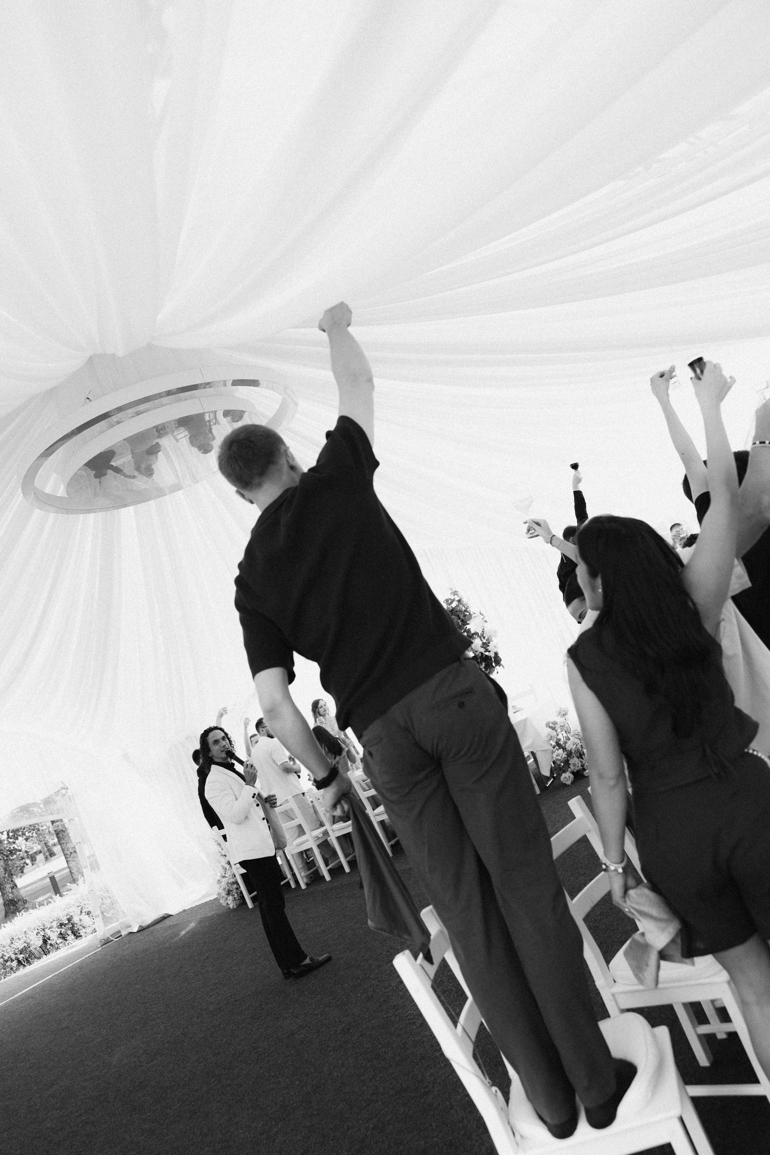 Гости на свадебном банкете