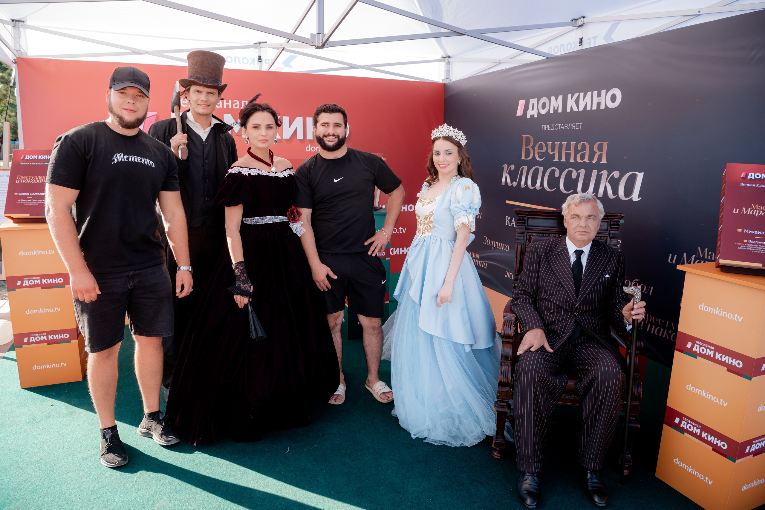 Портретные фото с артистами в палатке Триколор Дом Кинов на день города Волгоград. Фотограф в Волгограде и Волжском Александр Горбань