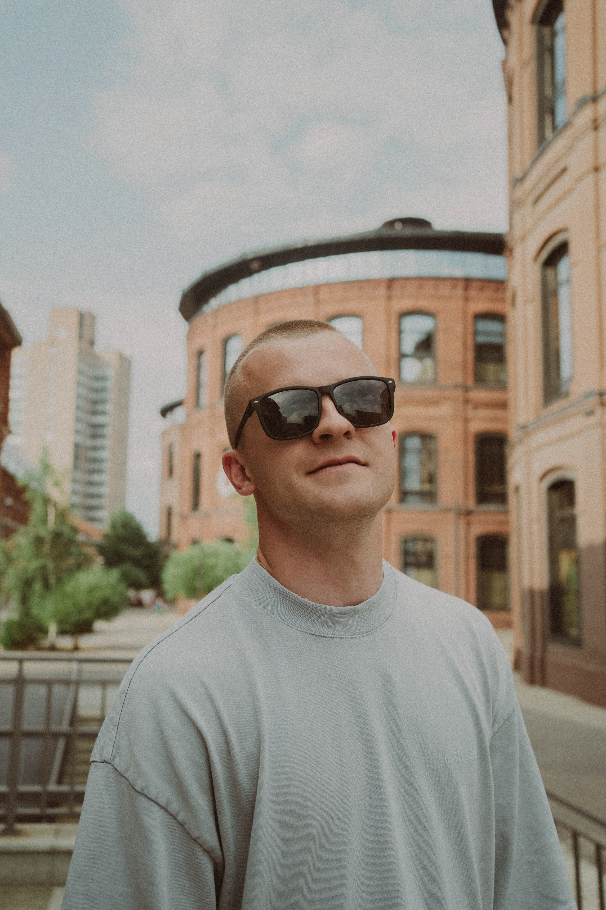 В кадре: педагог. Творческие фотосессии в Москве. Фотоальбом лидера группы ЯЛО