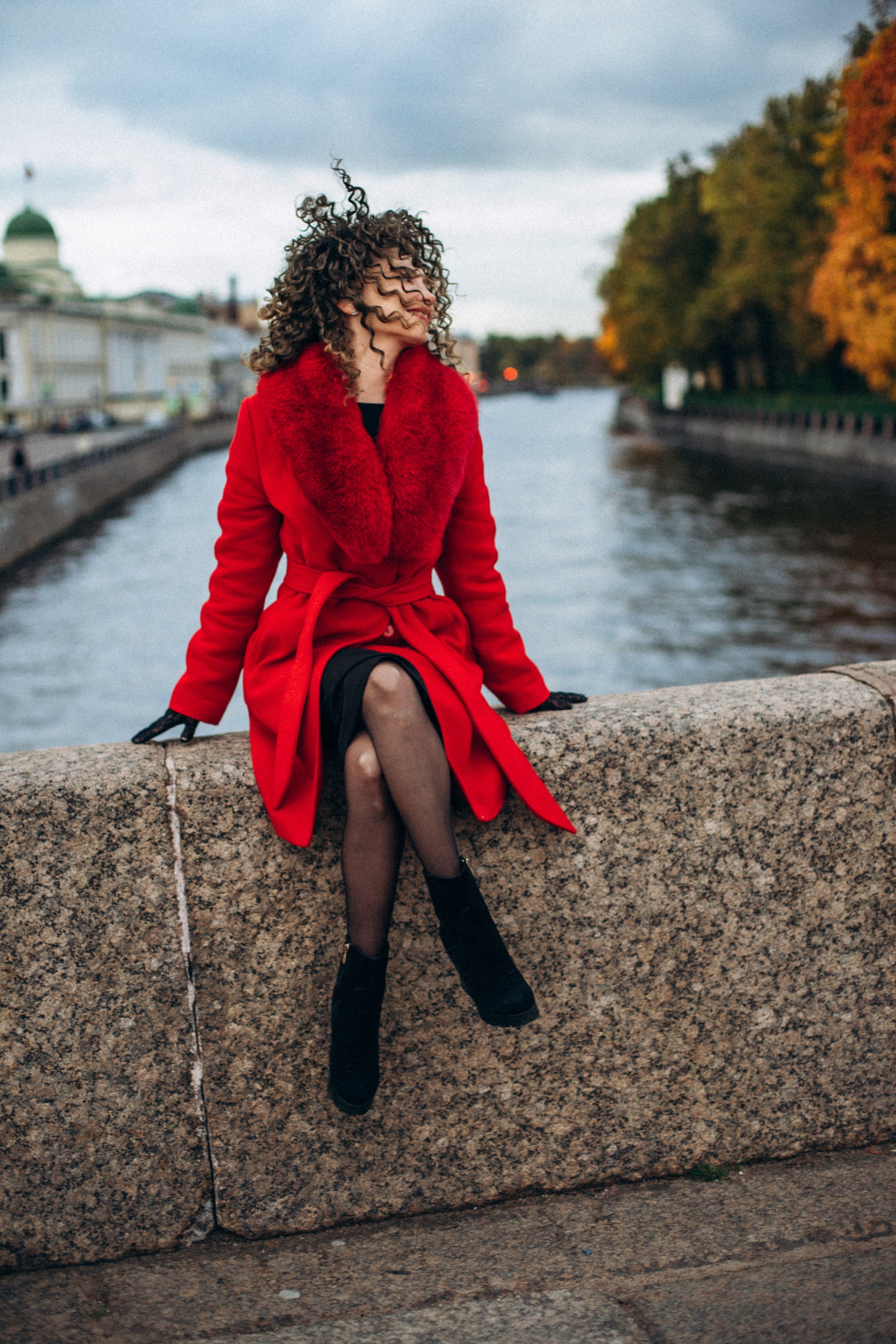 Елена и октябрь. Фотопрогулка в Петербурге. Индивидуальный и семейный фотограф в Санкт-Петербурге